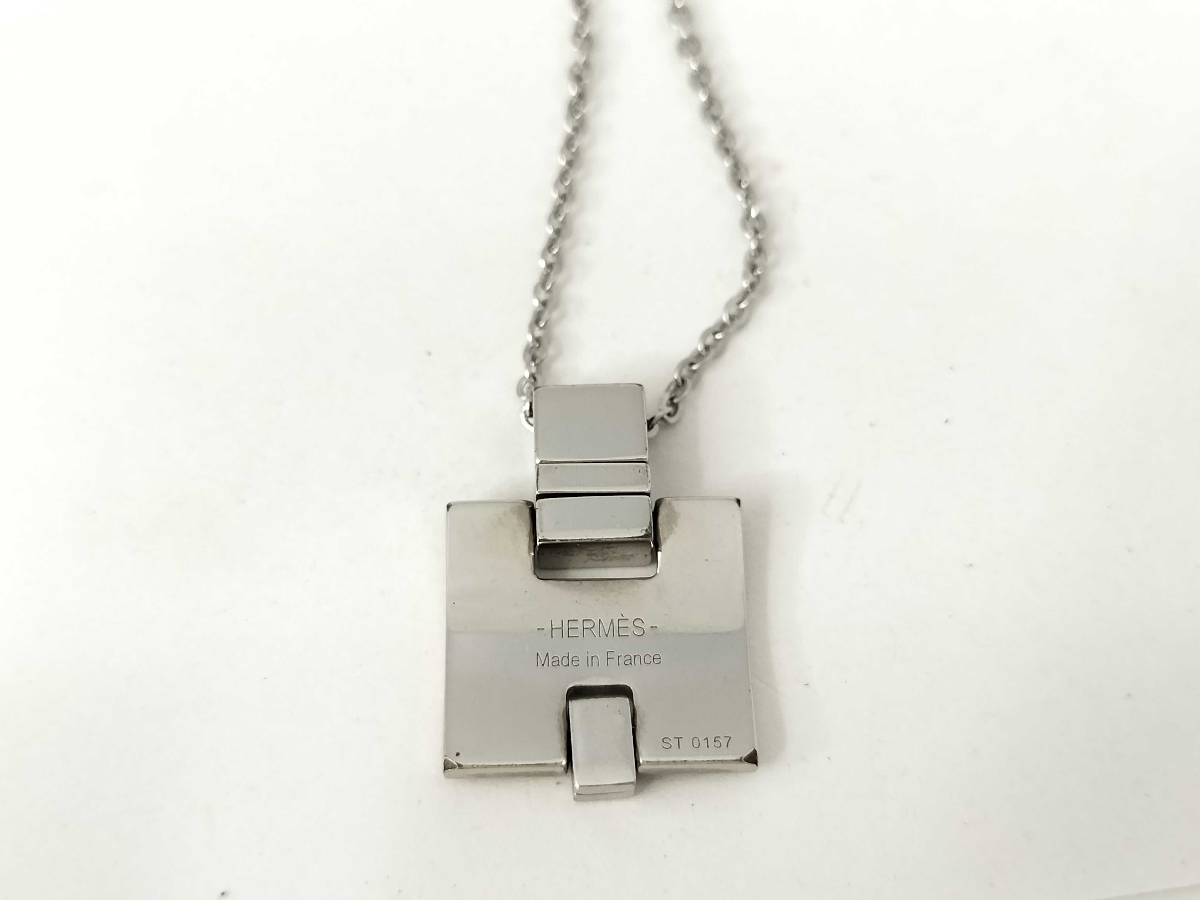 Hermes Irene Pink Enamel and Palladium-Plated Pendant Necklace