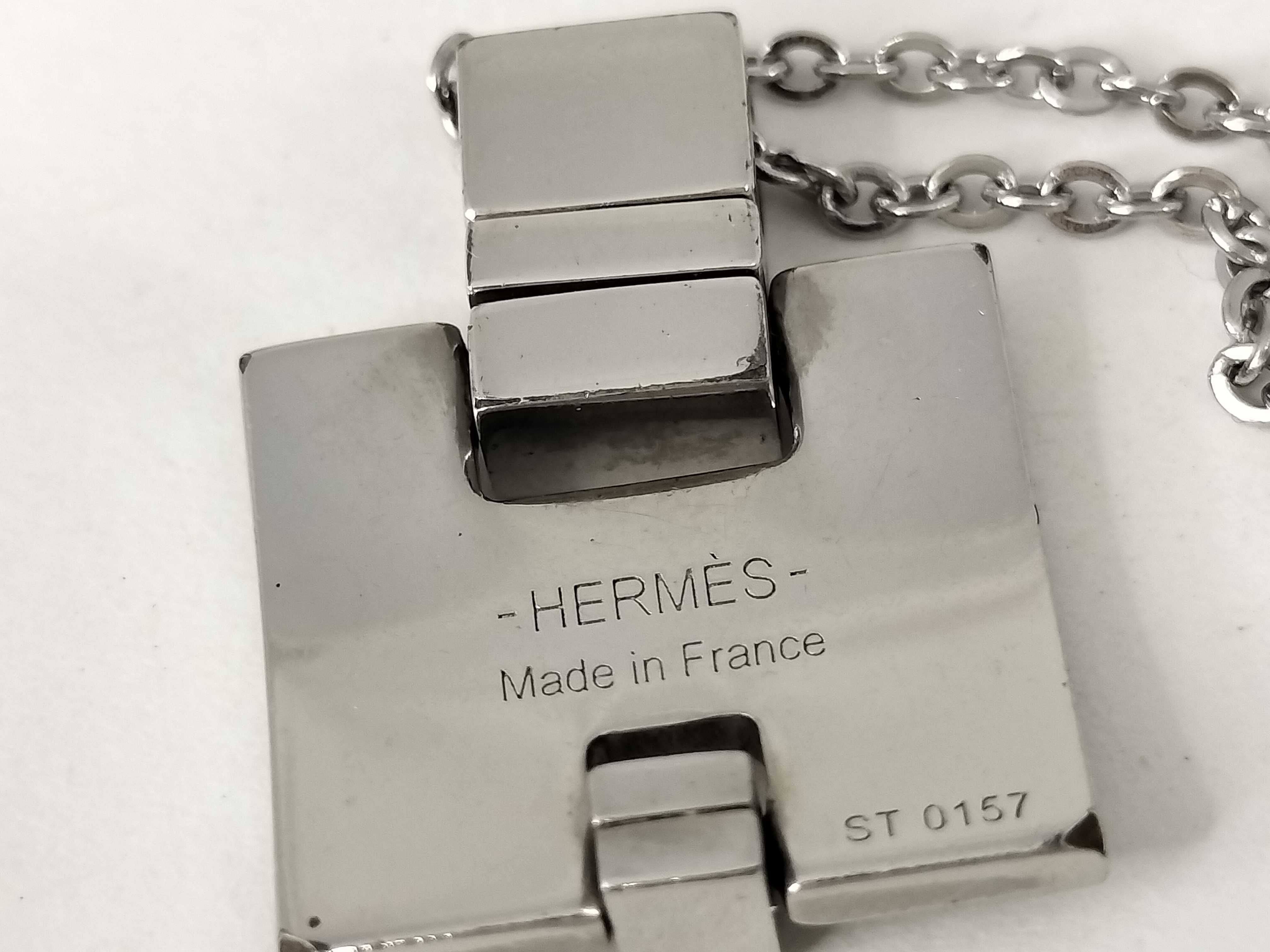 Hermes Irene Pink Enamel and Palladium-Plated Pendant Necklace