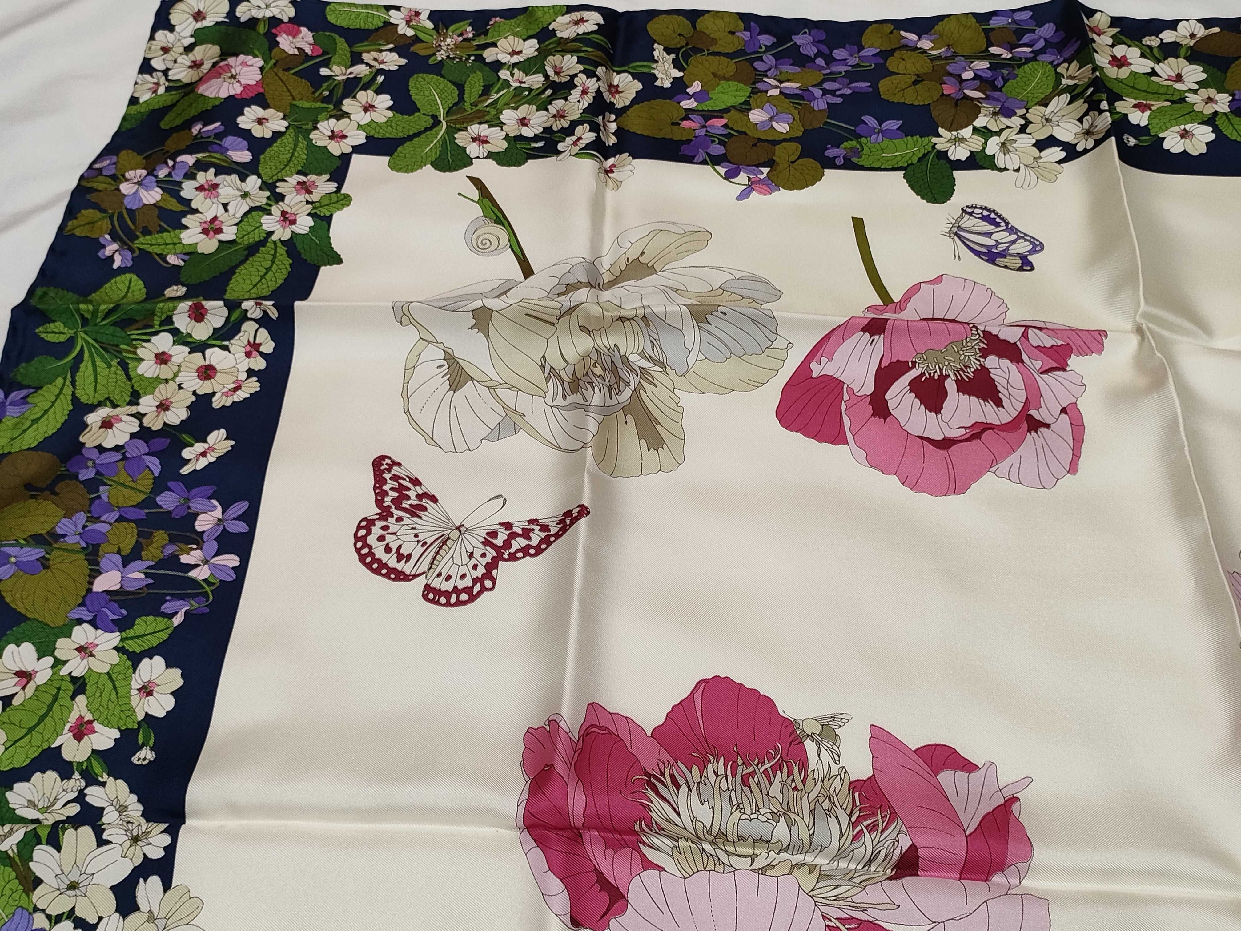 Gucci Flora Motif Silk Square Scarf
