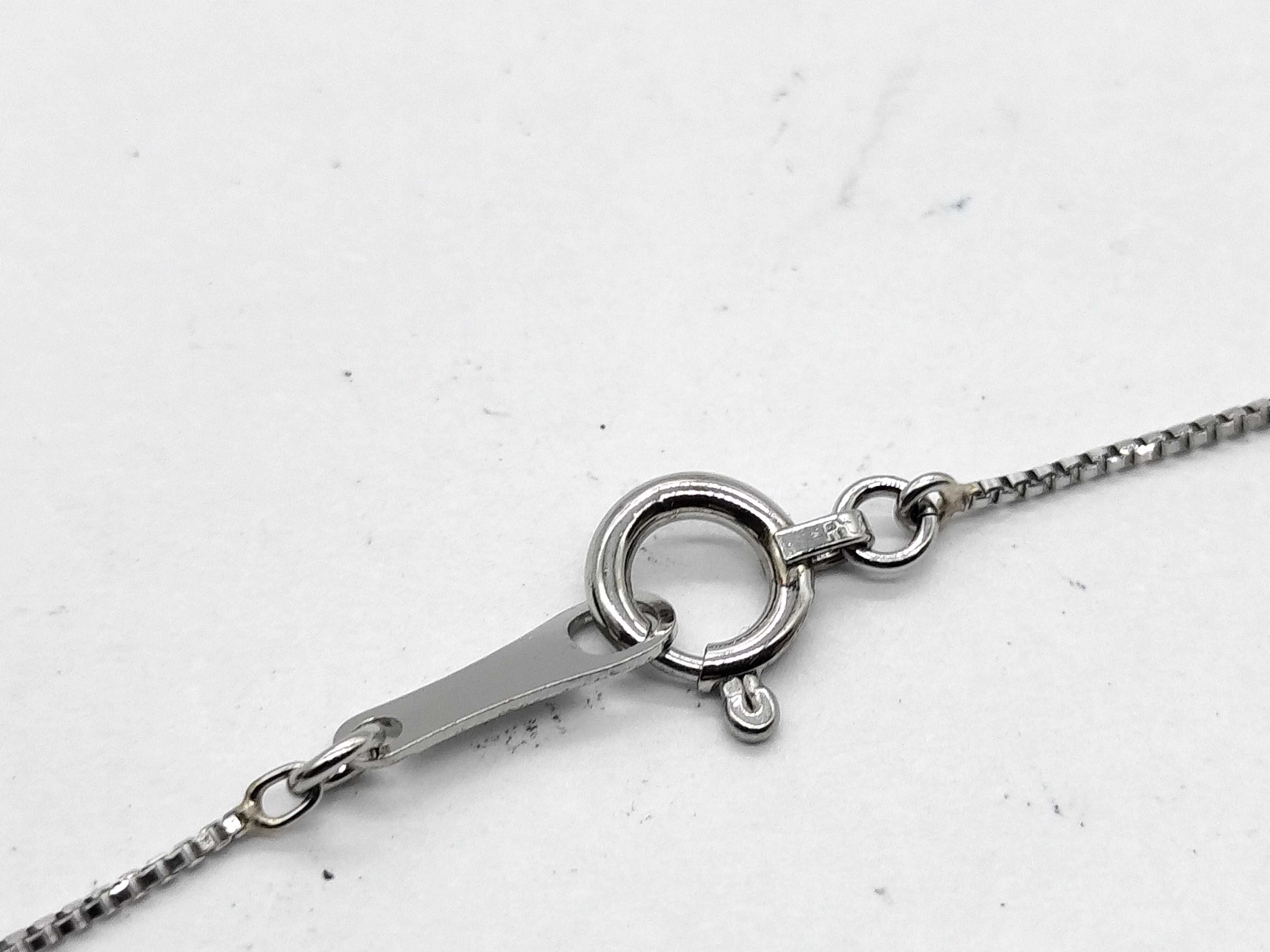 Diamond Solitaire Pendant and Box Chain in Platinum