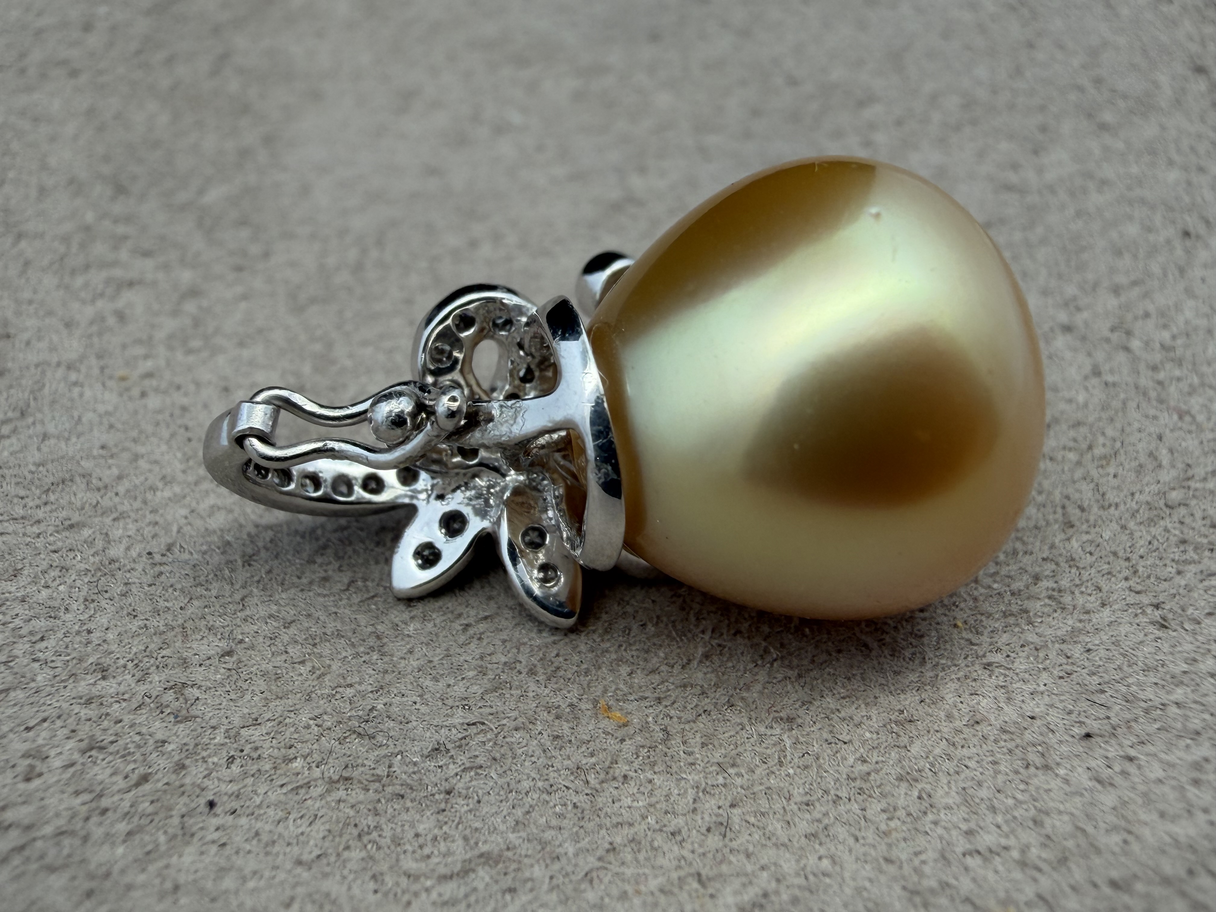 18k White Gold South Sea Pearl Diamond Pendant