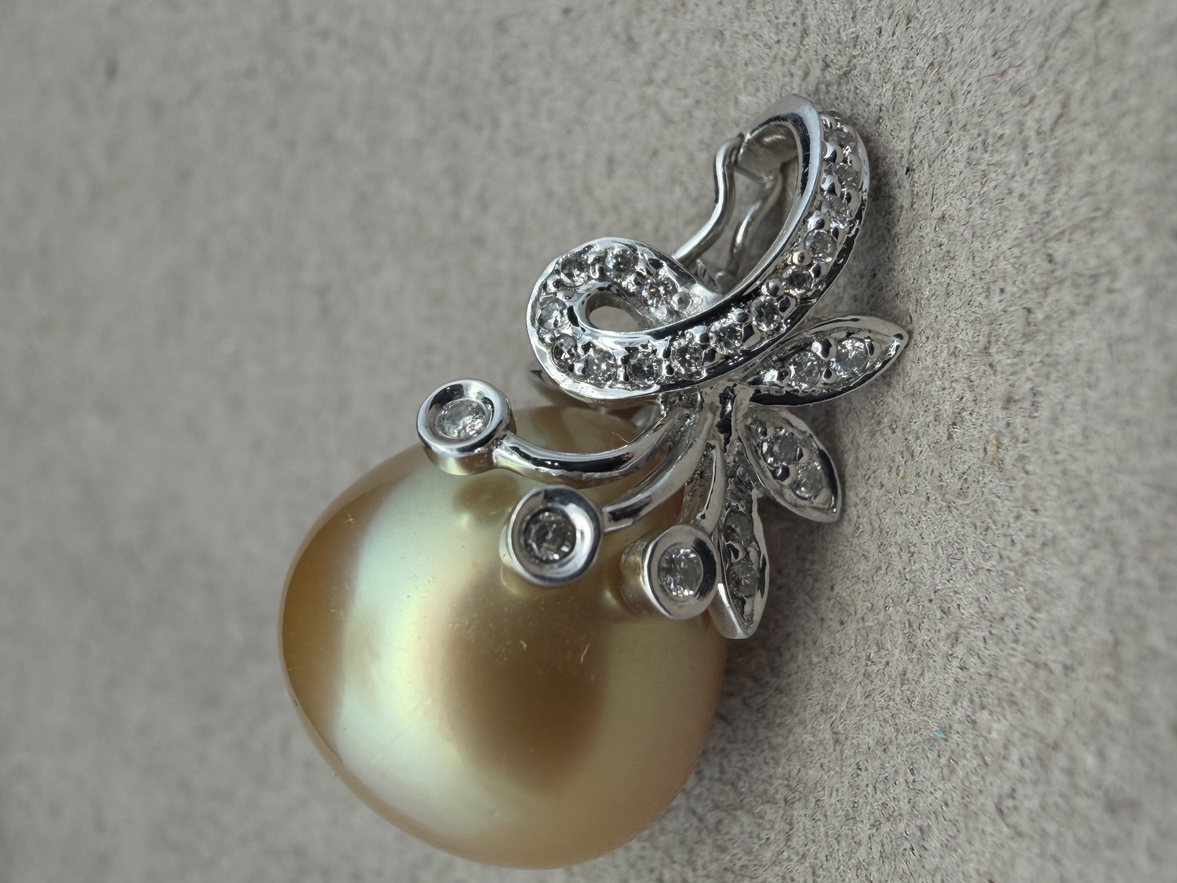 18k White Gold South Sea Pearl Diamond Pendant