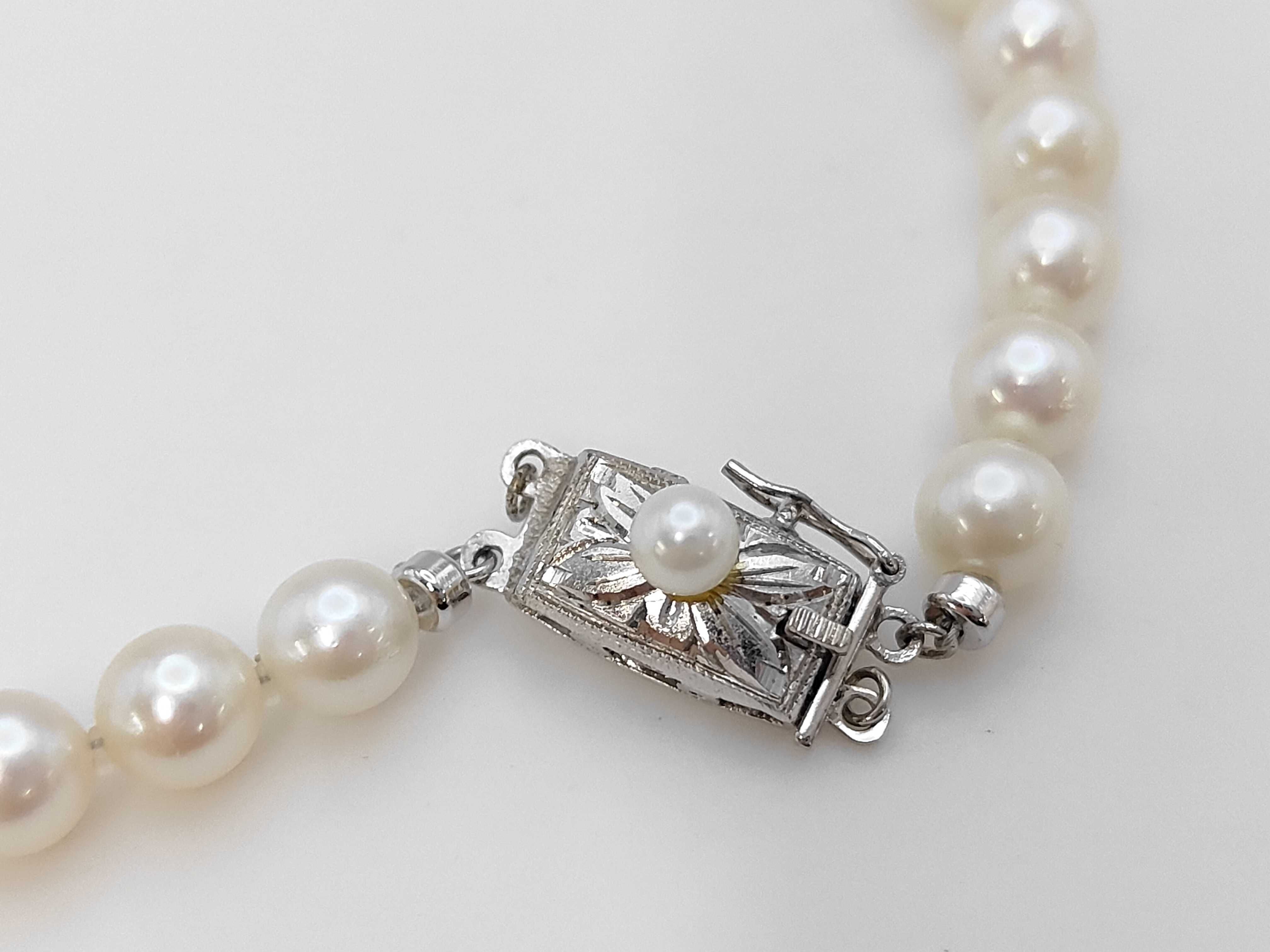 Single Strand Semi-Round Cultured Pearl Necklace with Silver Clasp