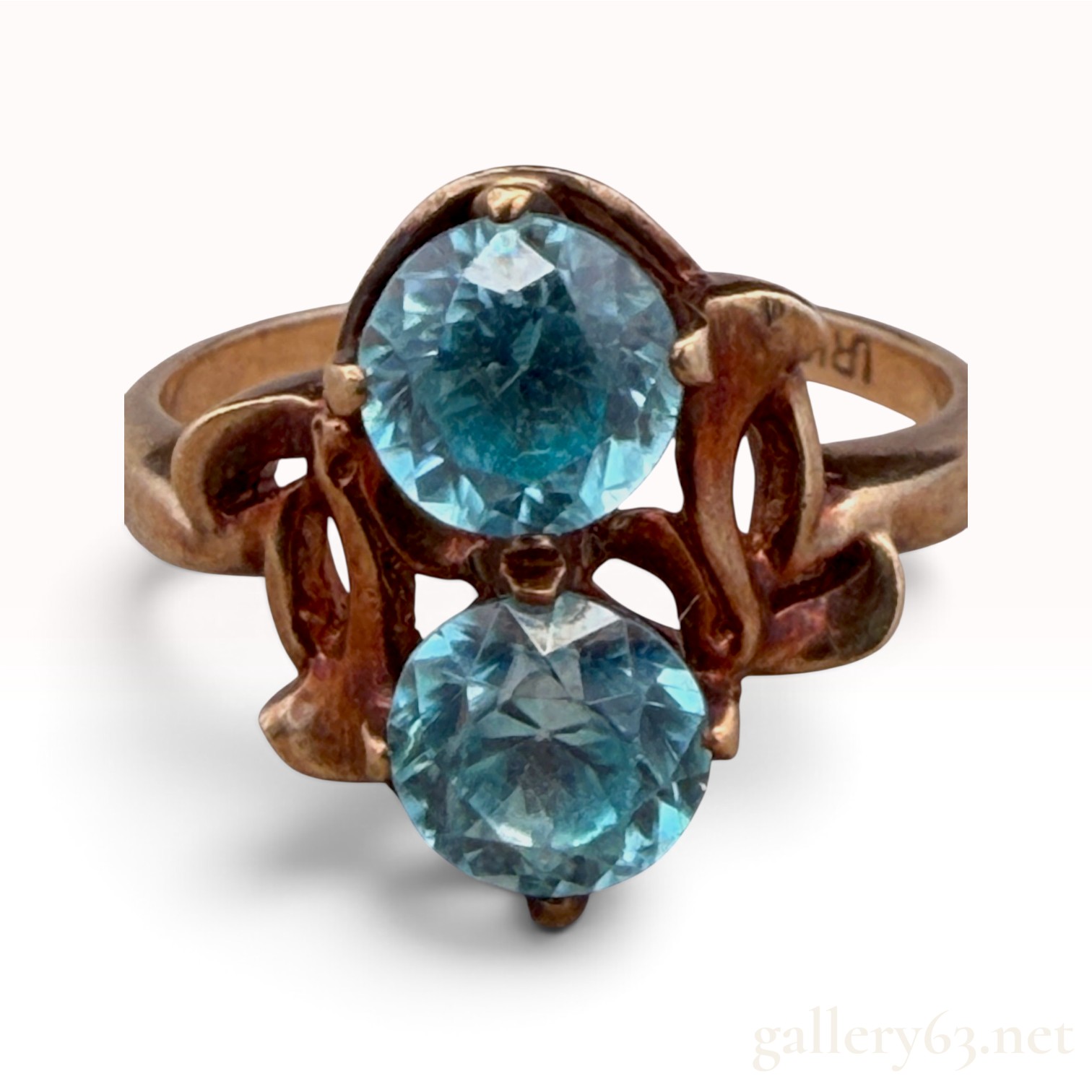 10k Yellow Gold Blue Zircon Ring