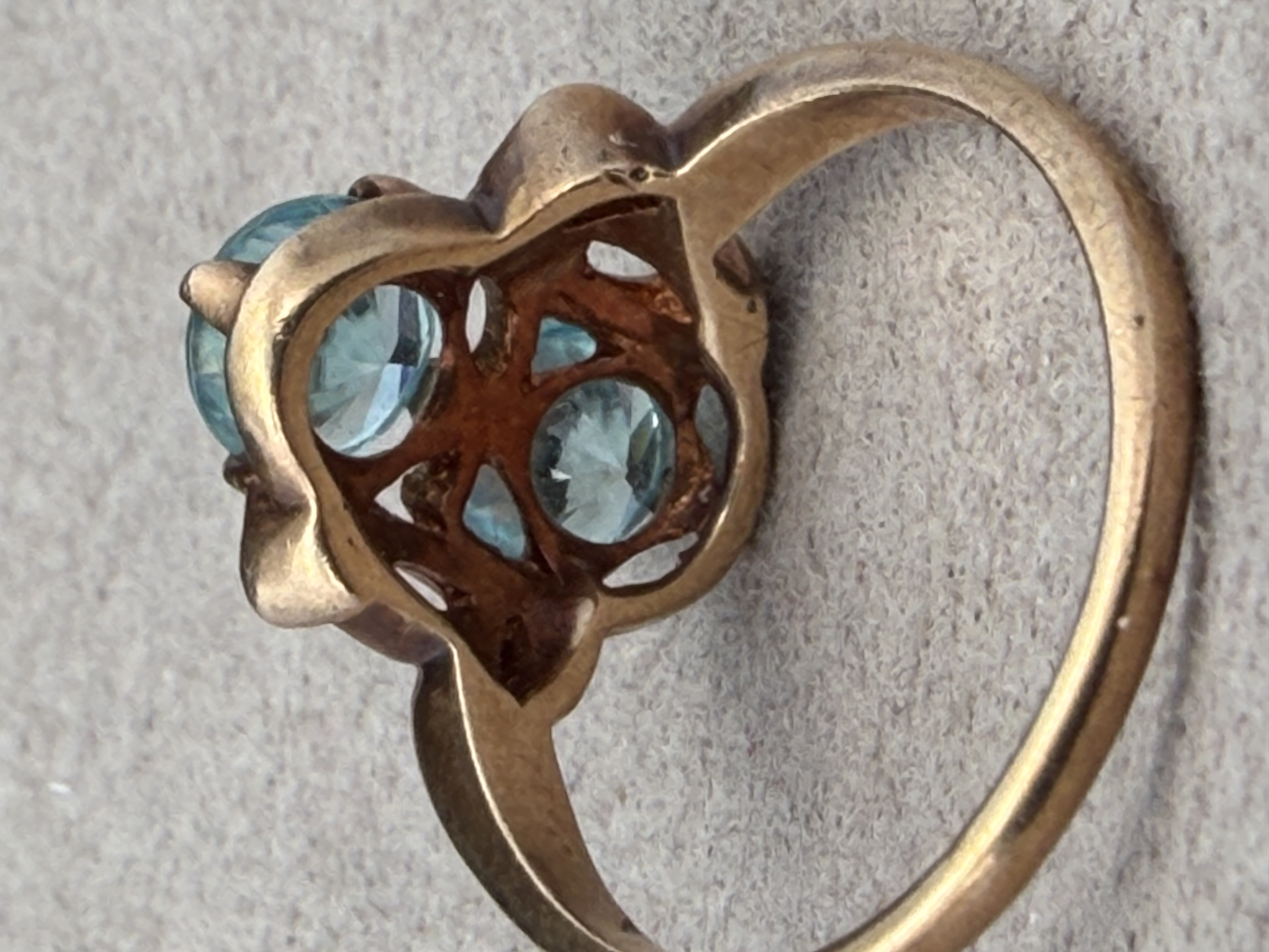 10k Yellow Gold Blue Zircon Ring