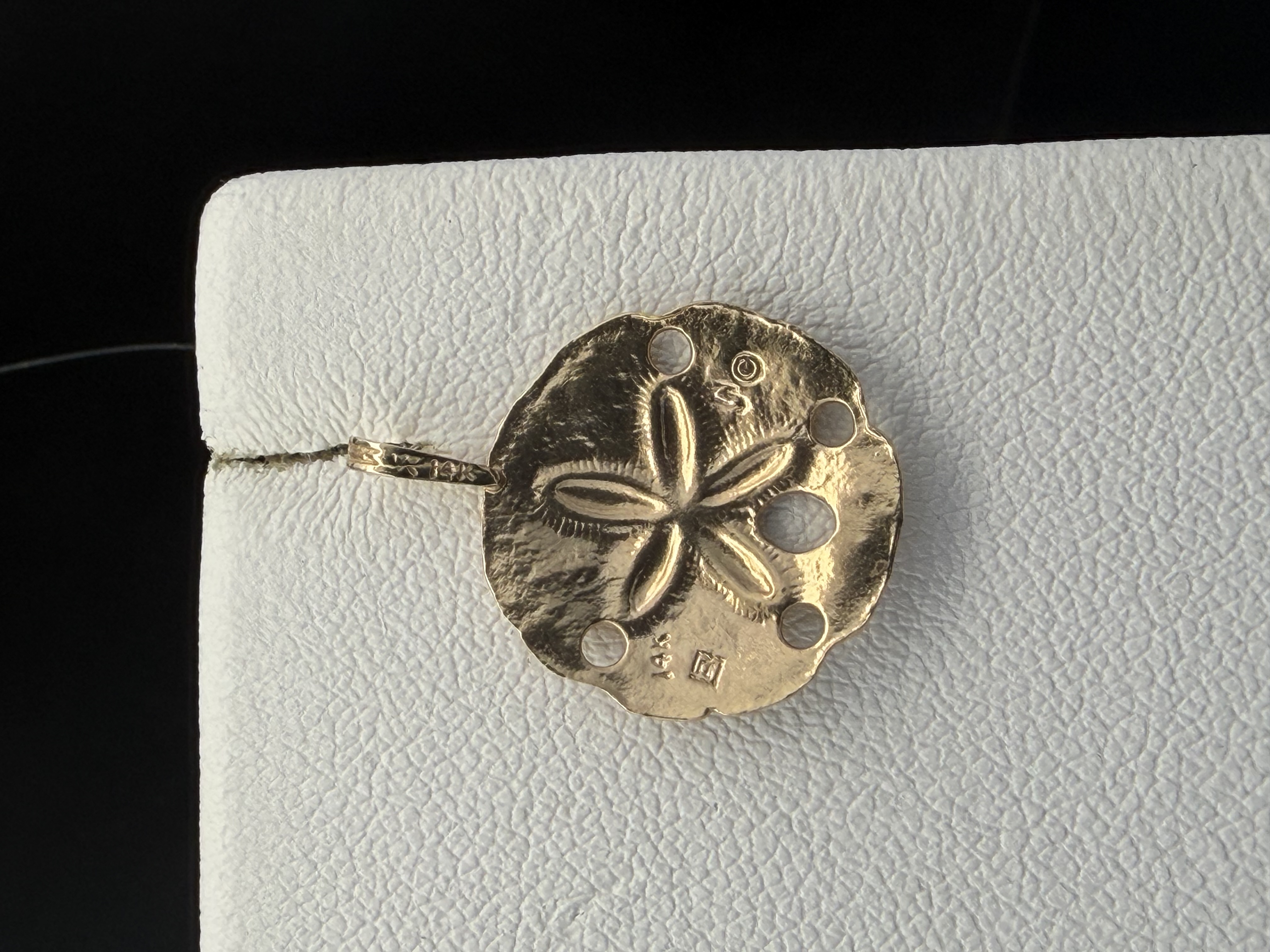 14k Sand Dollar Pendant