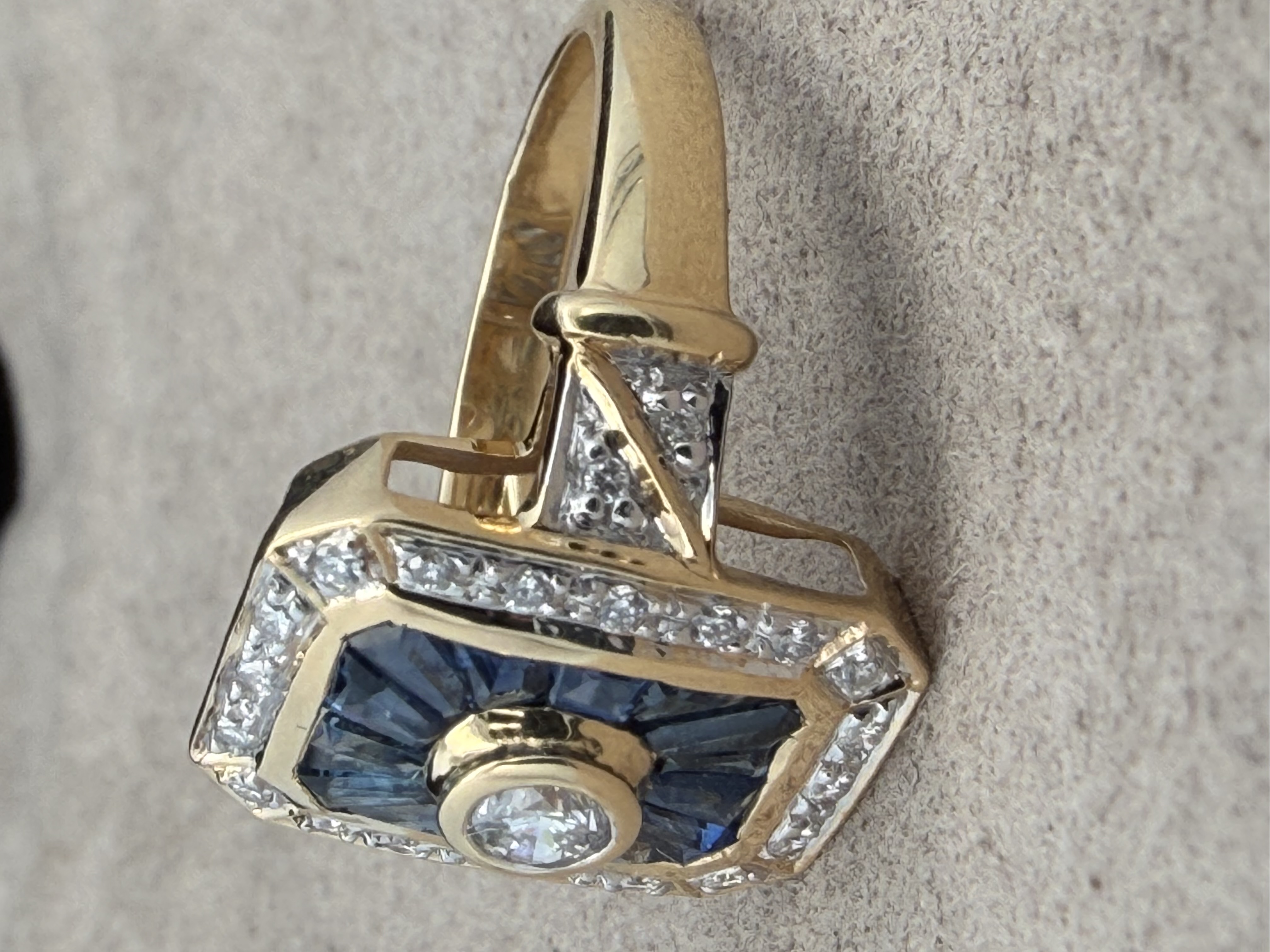 18k Diamond and Sapphire Ring