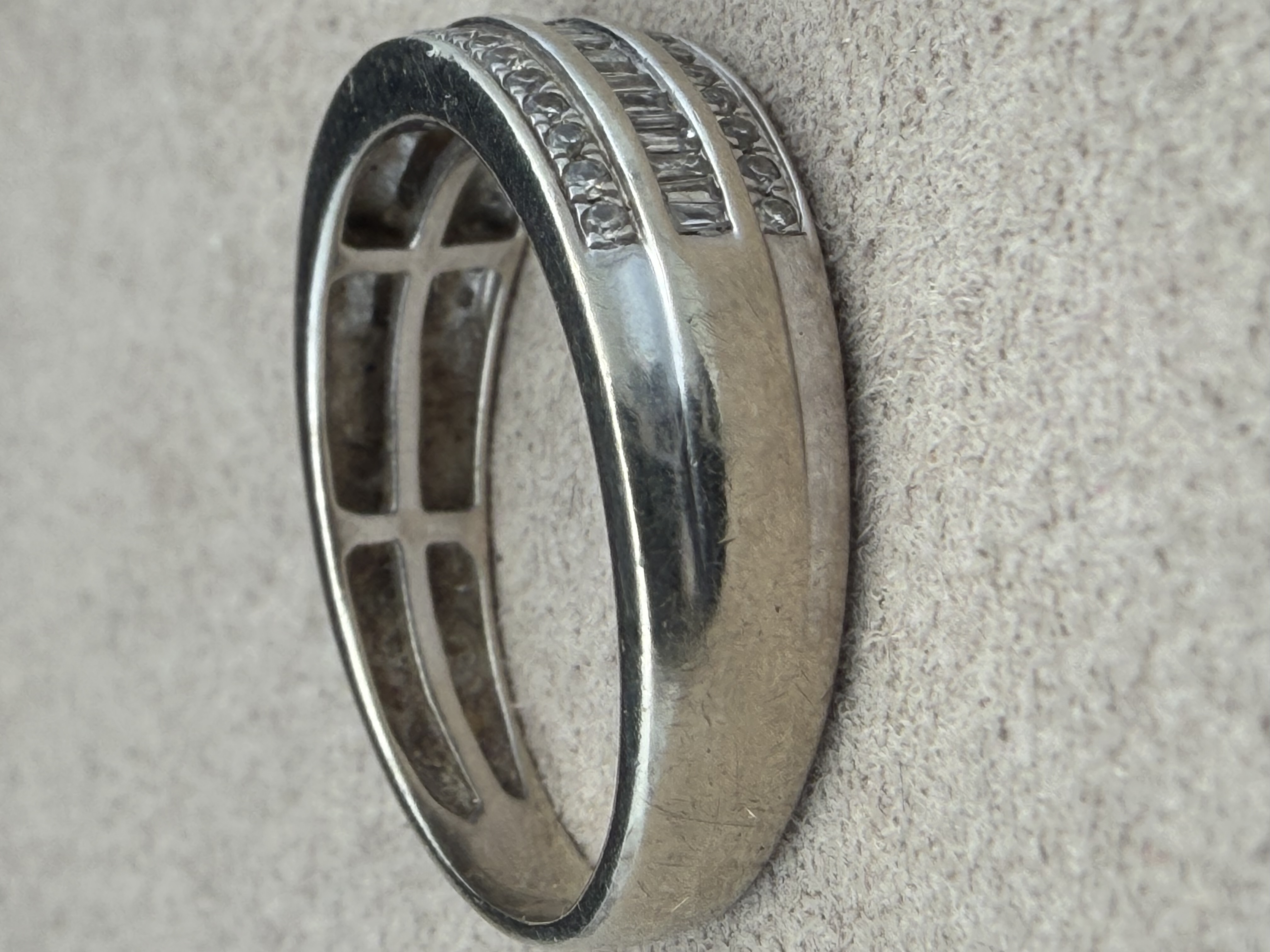 10k White Gold Diamond Ring