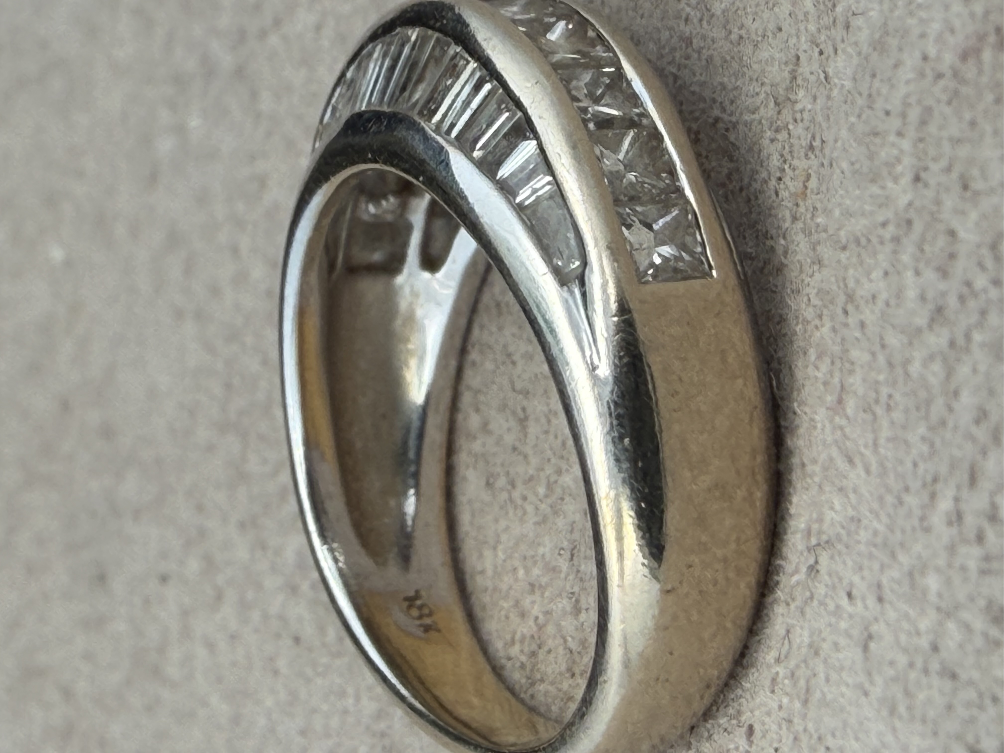 18k White Gold Diamond Ring