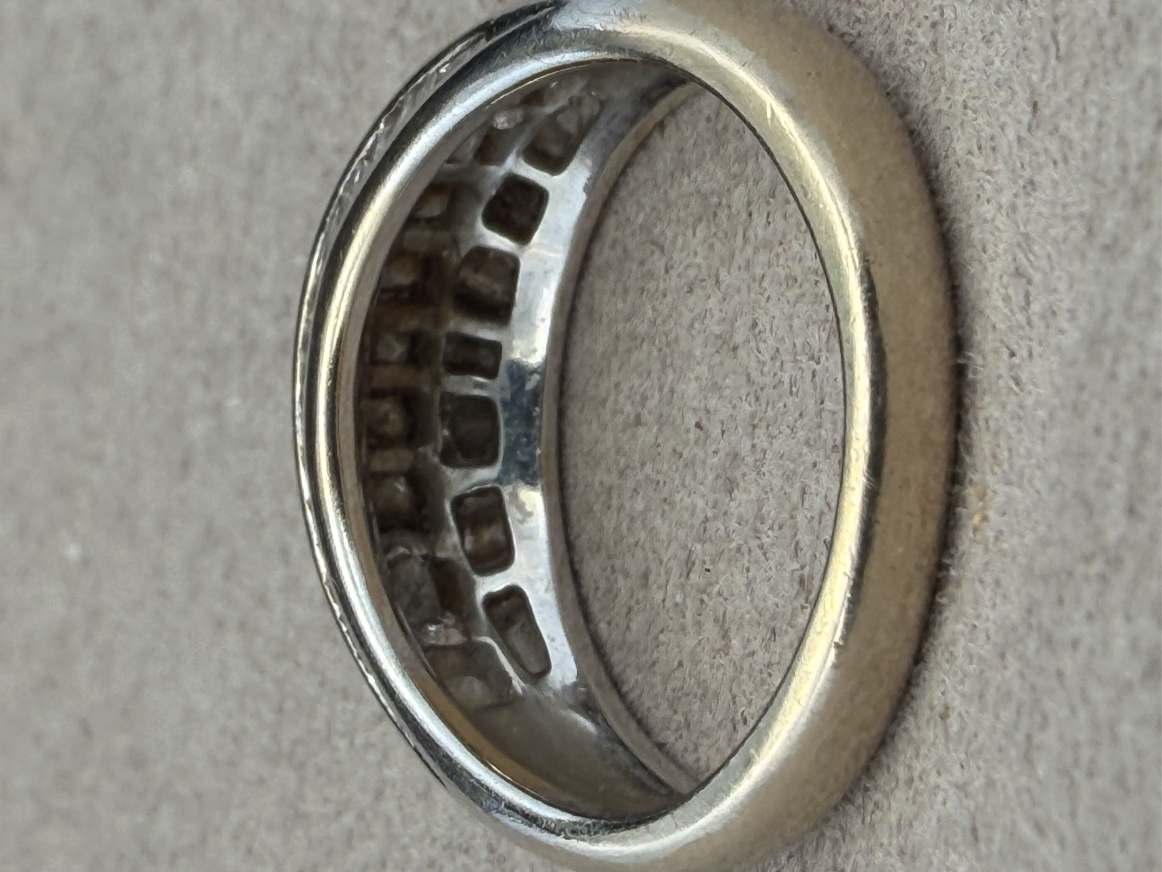 18k White Gold Diamond Ring