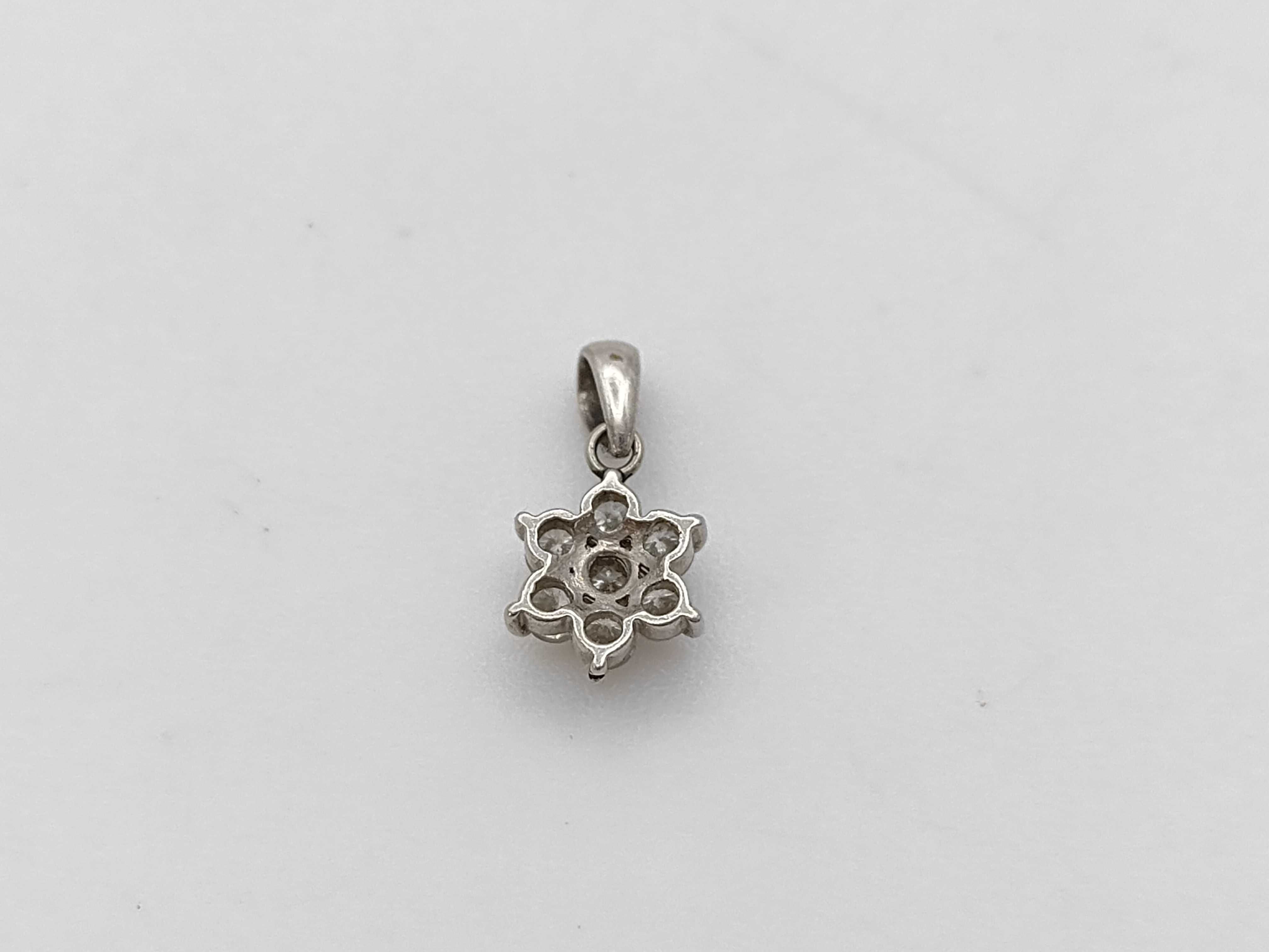 Diamond Pt850 Platinum Floral Cluster Pendant