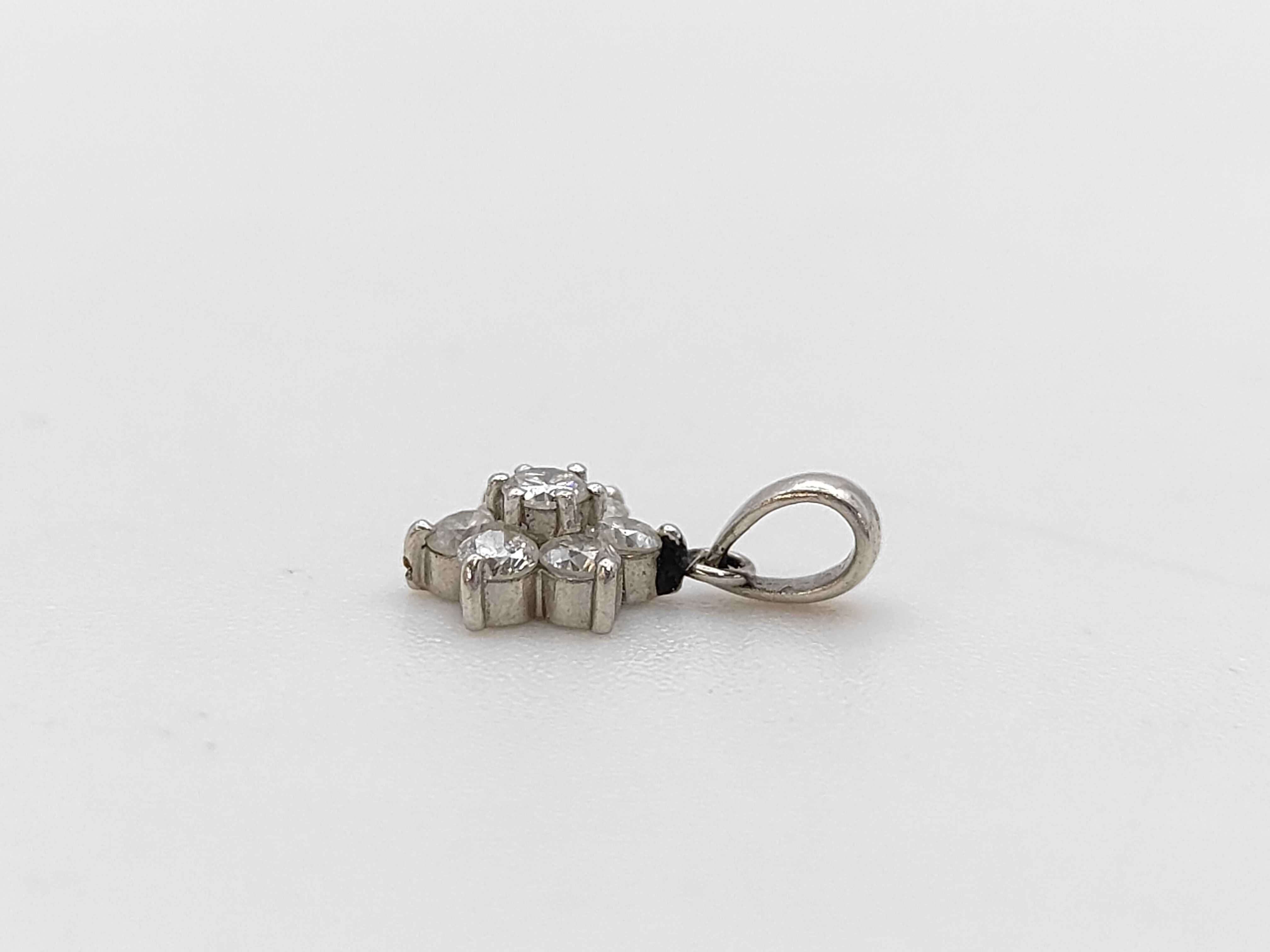 Diamond Pt850 Platinum Floral Cluster Pendant