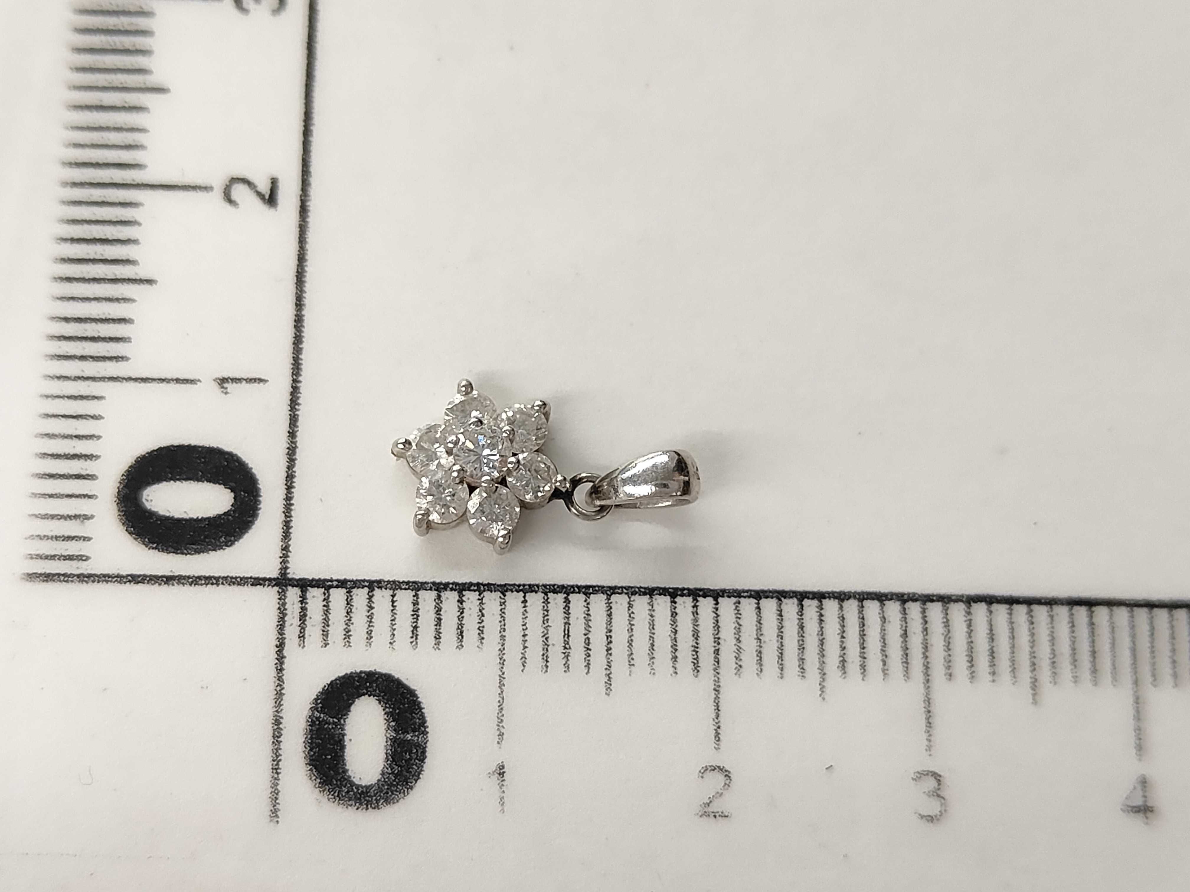 Diamond Pt850 Platinum Floral Cluster Pendant