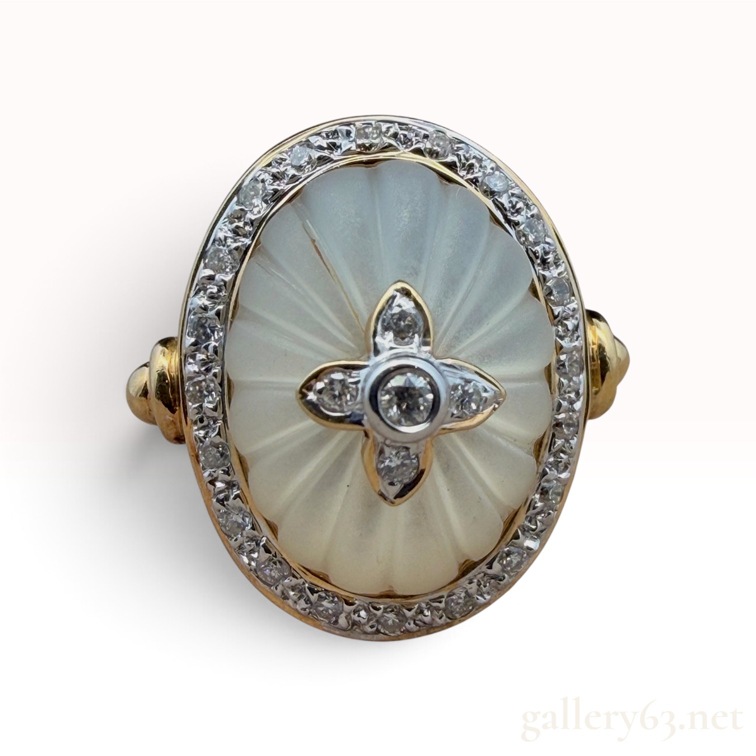 18k Mother of Pearl Diamond Ring