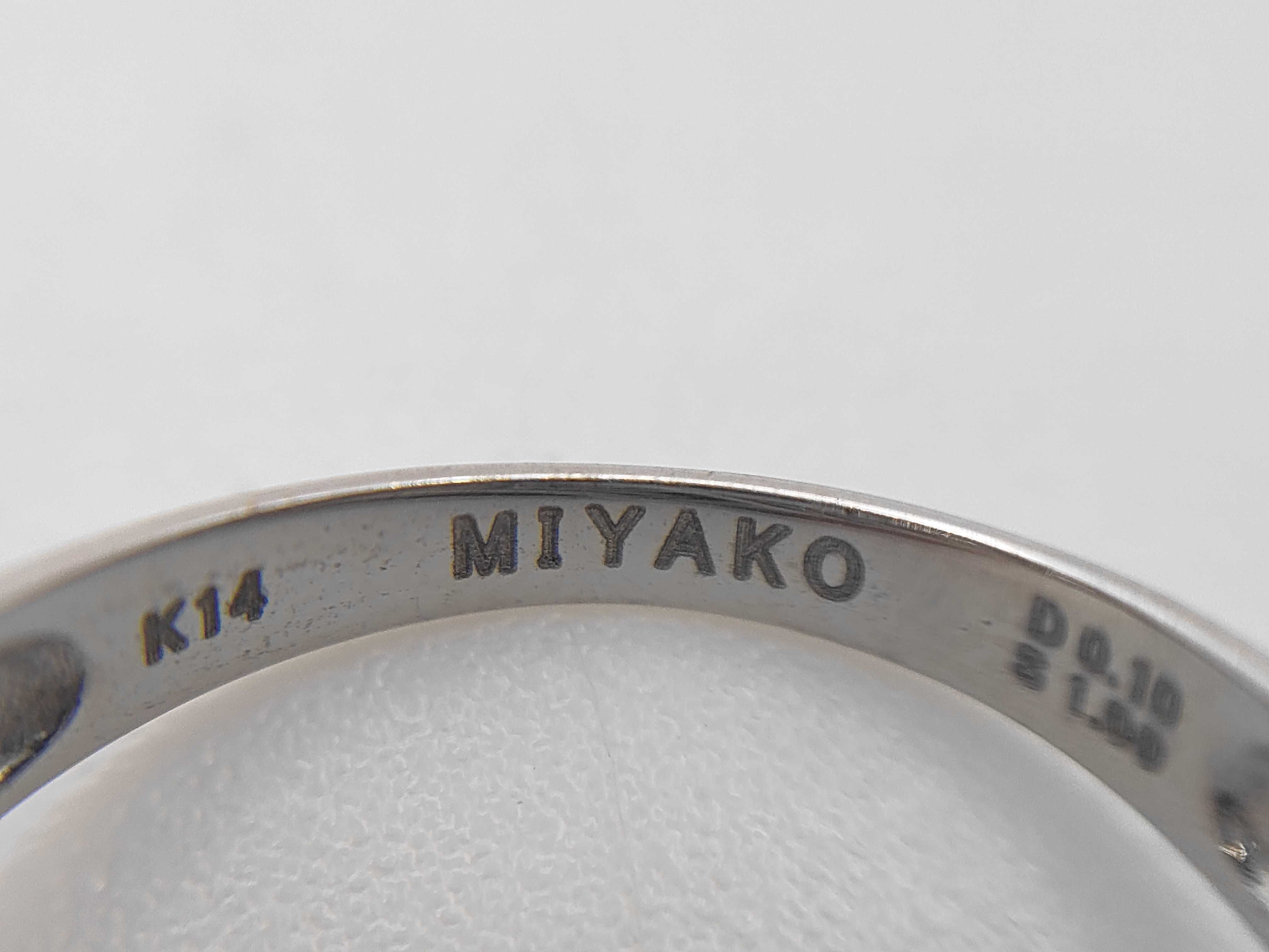 Miyako 14 Karat White Gold Sapphire and Diamond Chevron Ring