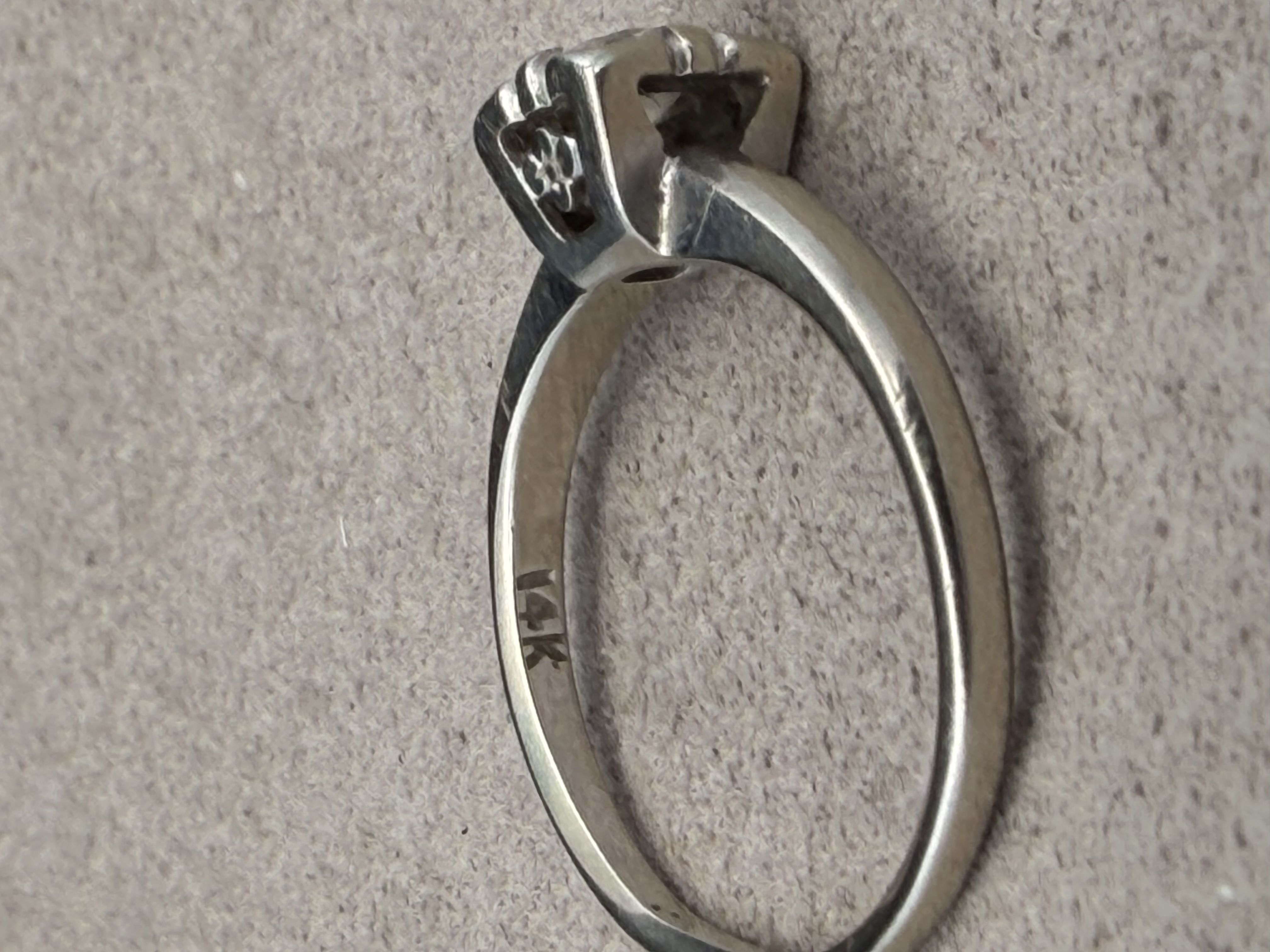 14k White Gold Diamond Ring