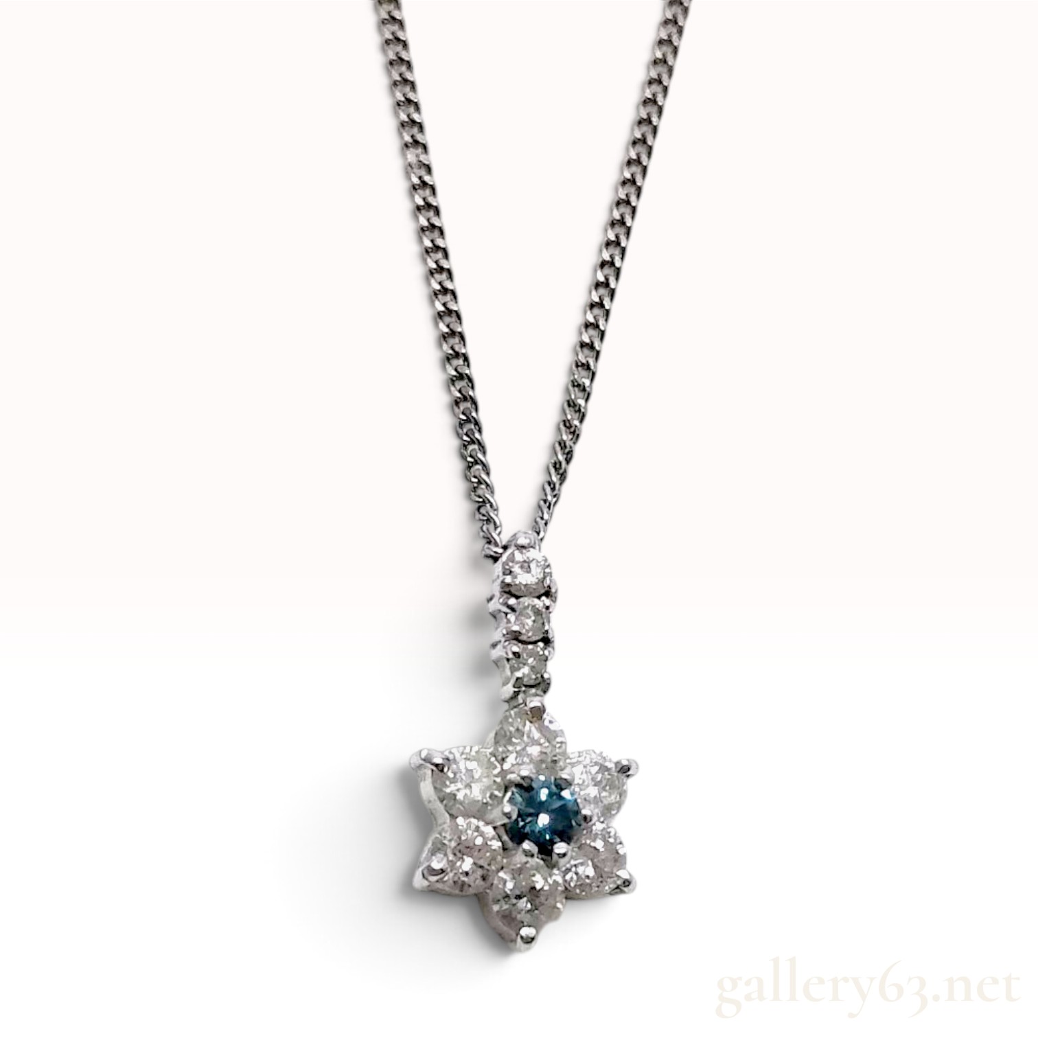 0.53 Carat Blue and White Diamond Flower Pendant Necklace in 18K White Gold and Pt850 Platinum