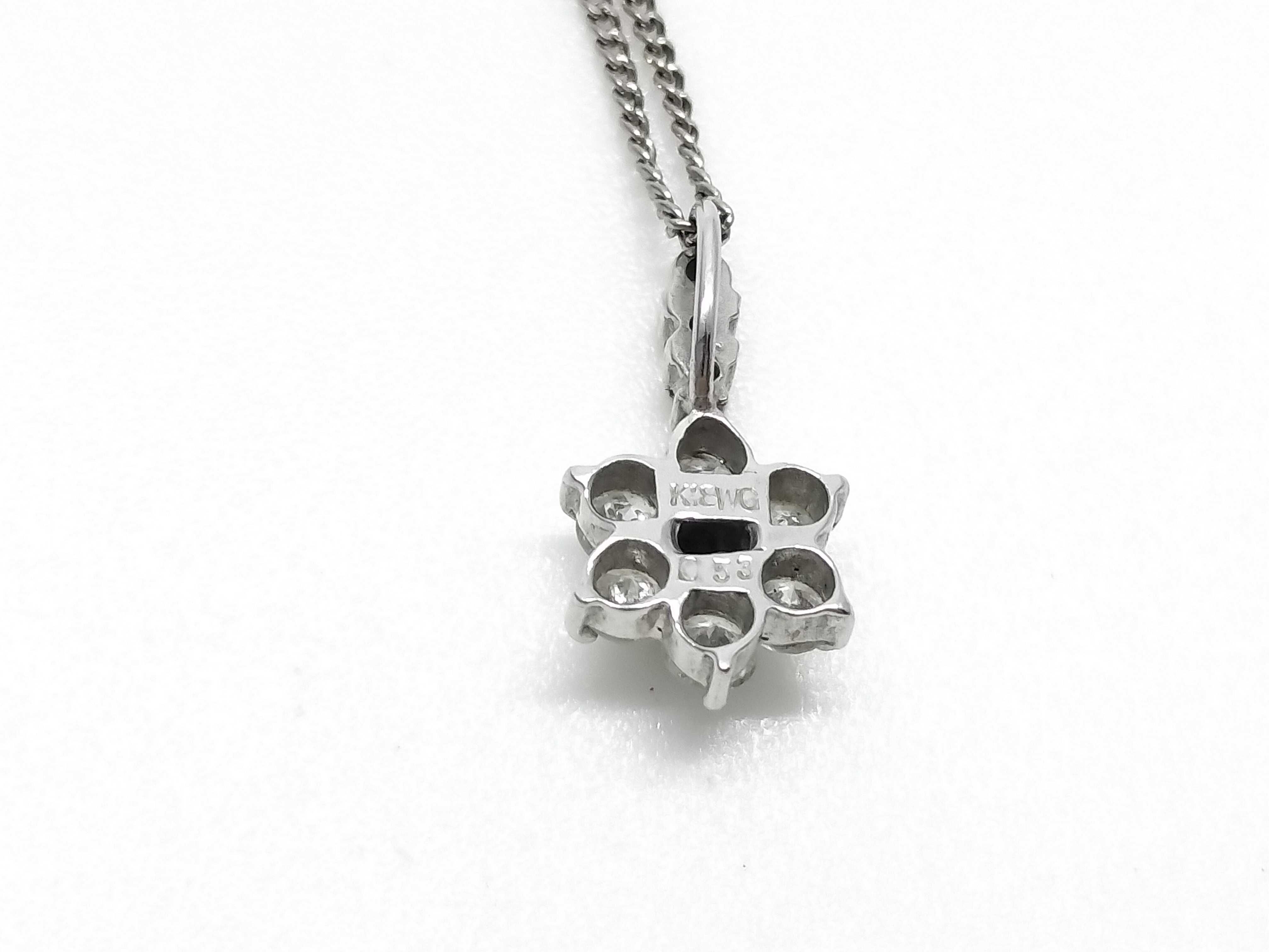 0.53 Carat Blue and White Diamond Flower Pendant Necklace in 18K White Gold and Pt850 Platinum