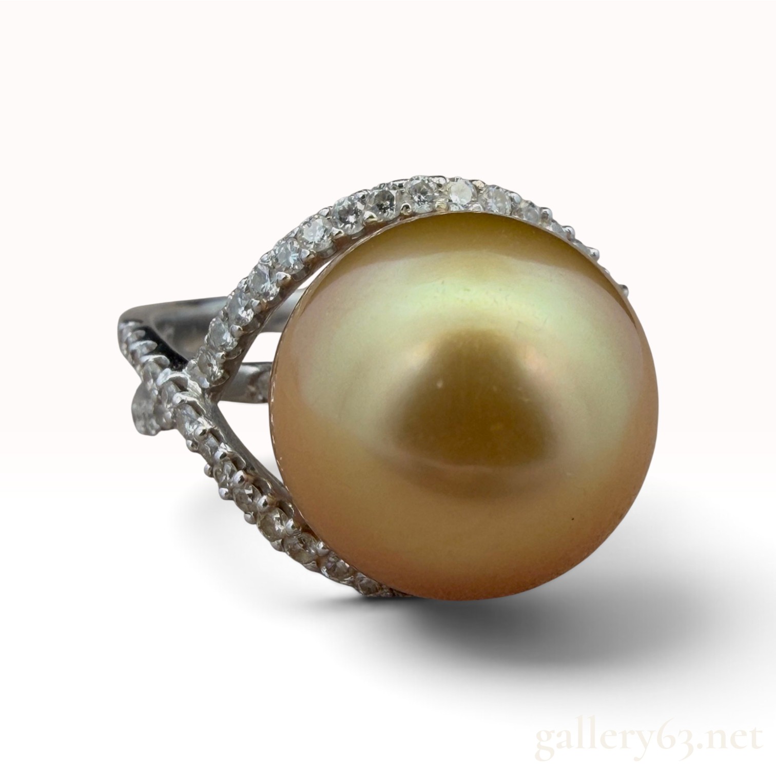 18k White Gold South Sea Pearl and Diamond Ring