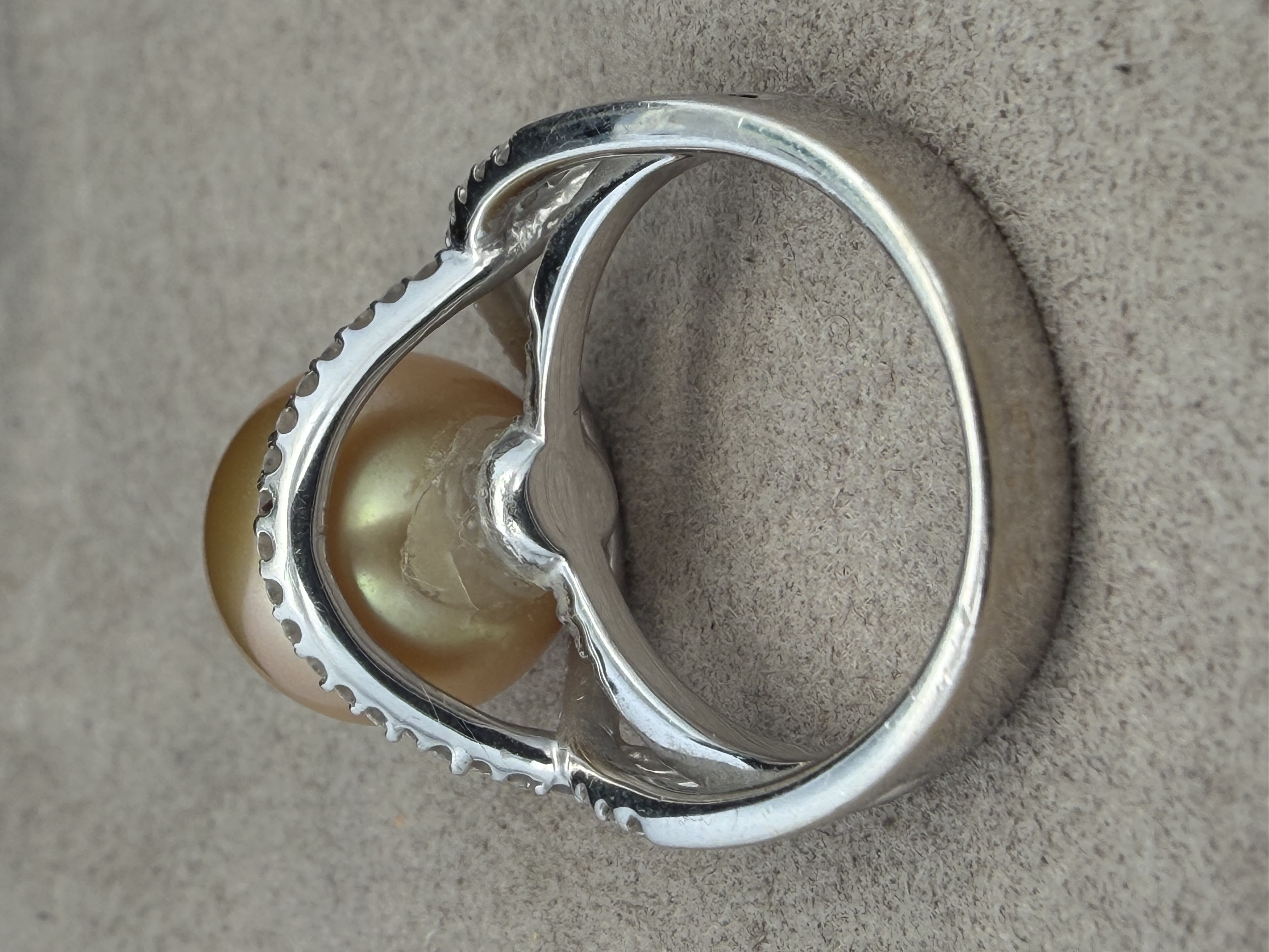 18k White Gold South Sea Pearl and Diamond Ring