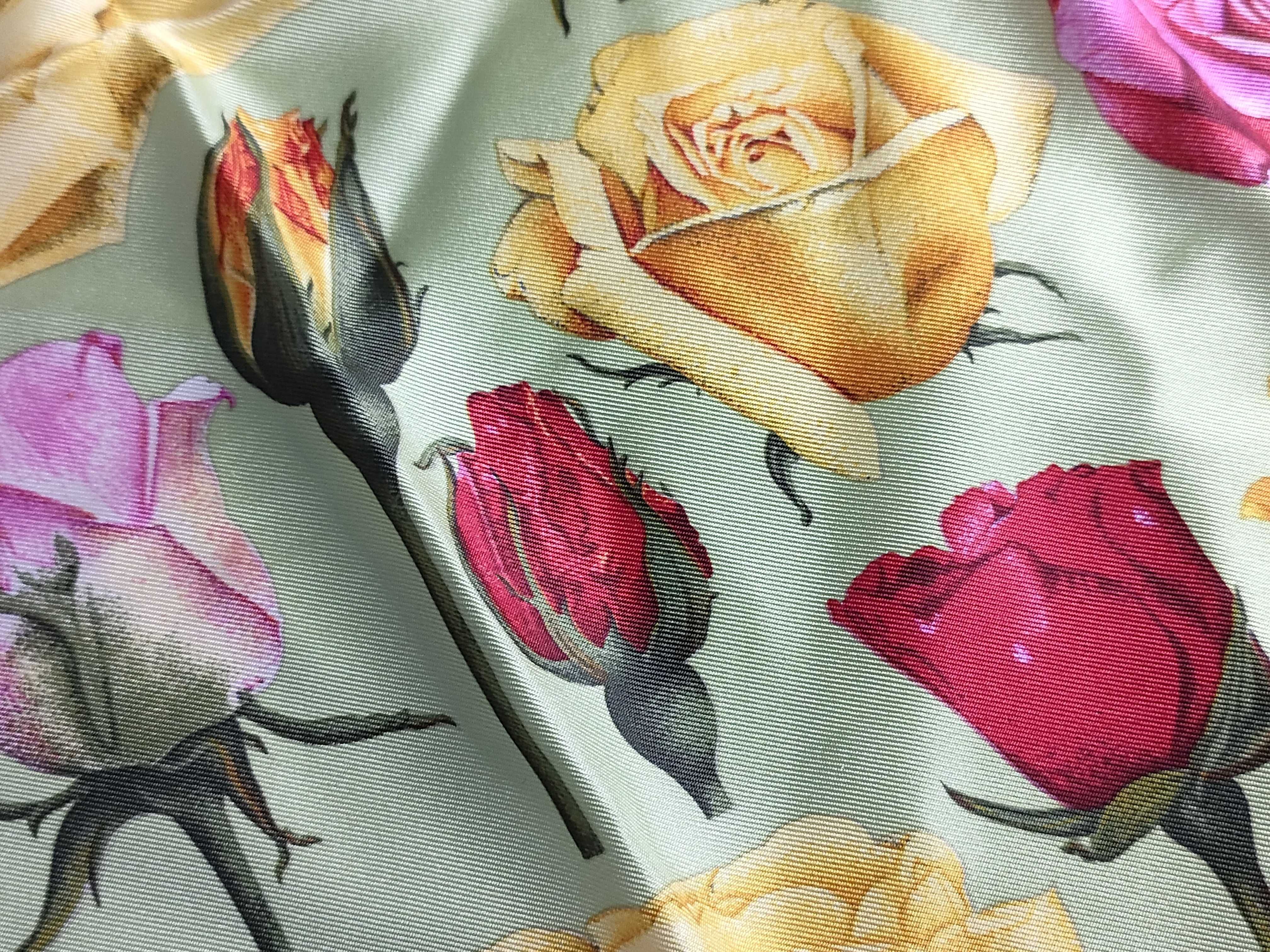 Vintage Gucci Silk Rose Pattern Pocket Square Scarf