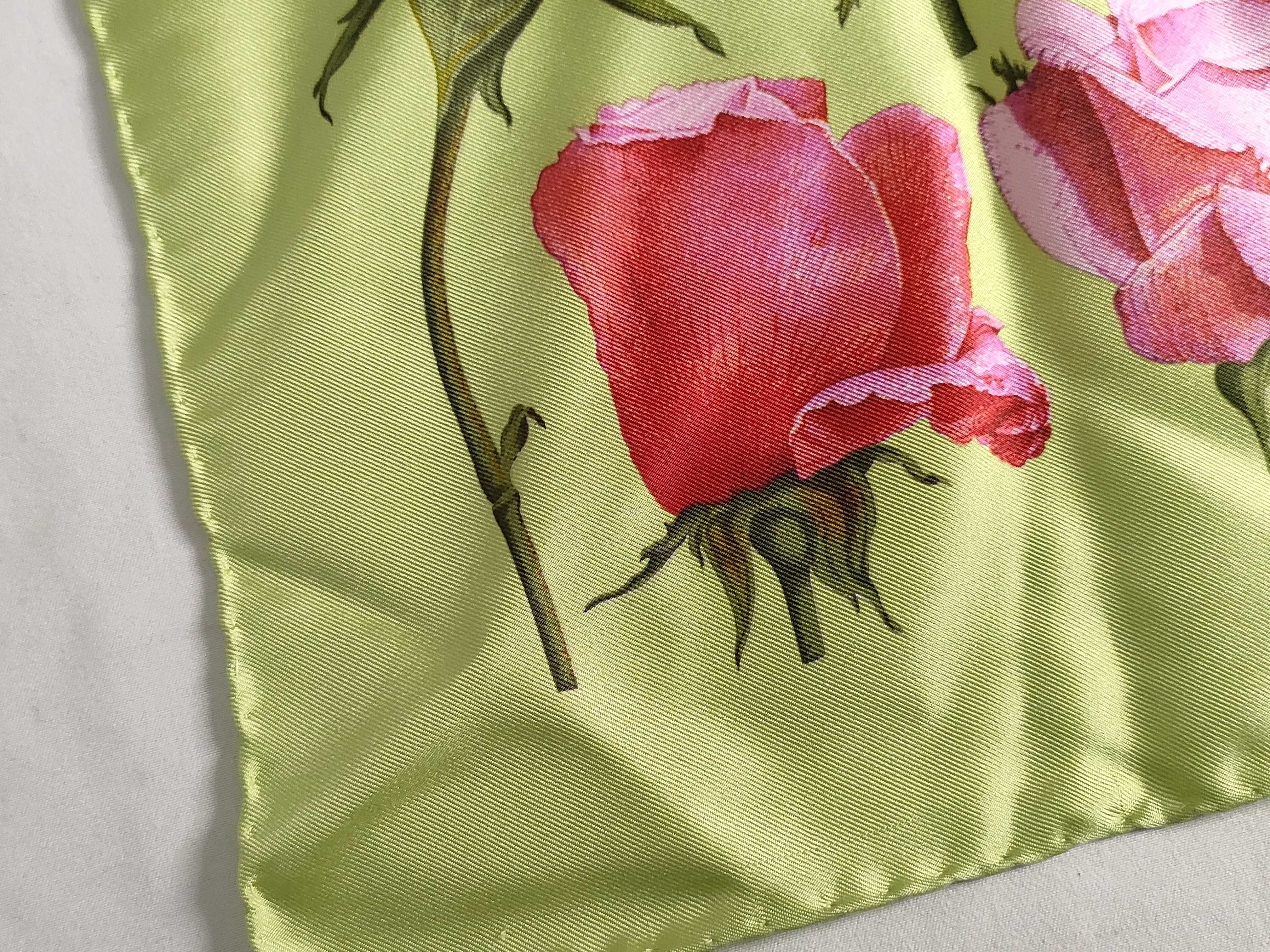 Vintage Gucci Silk Rose Pattern Pocket Square Scarf