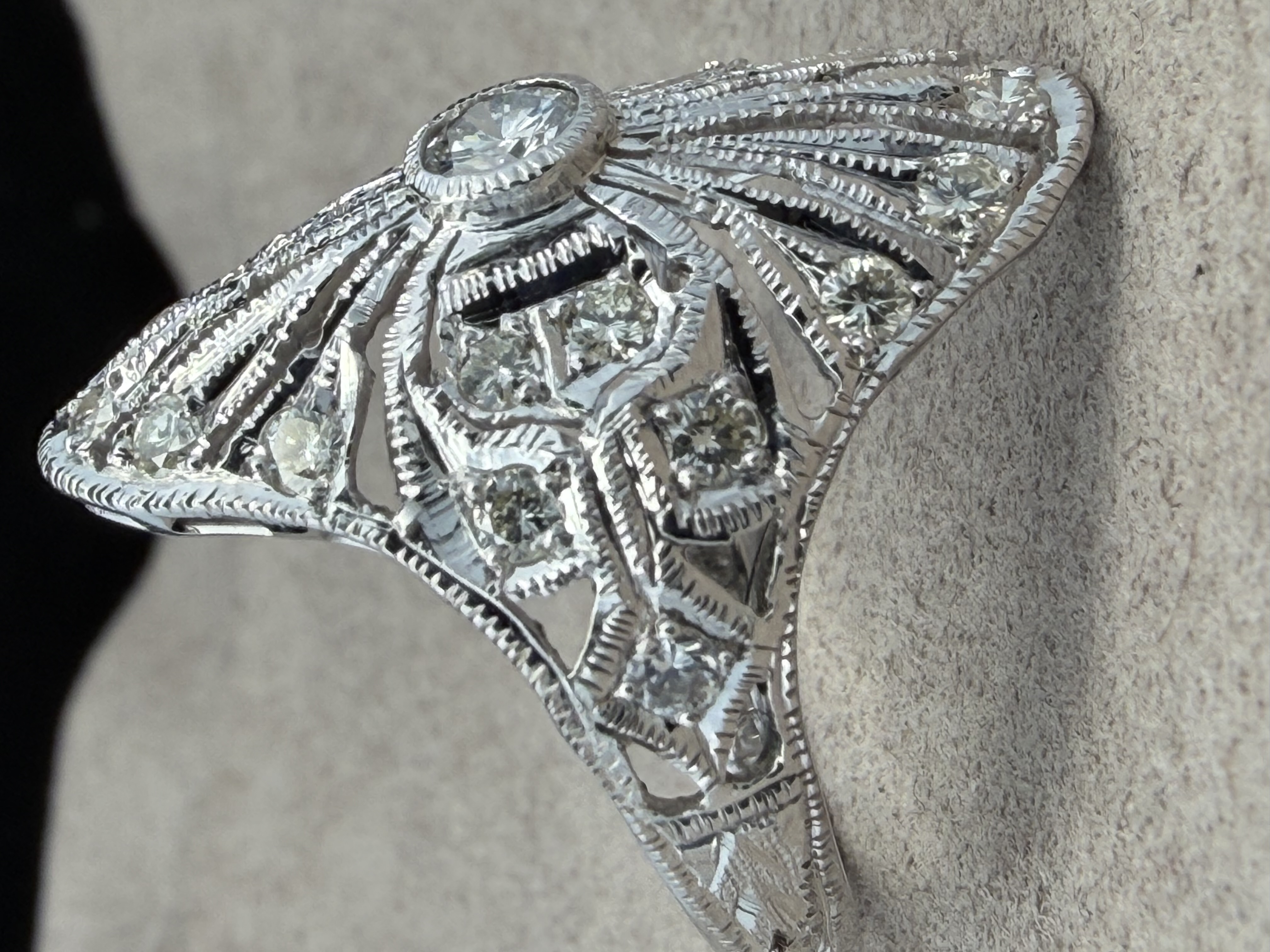 18k White Gold Filigree Diamond Ring