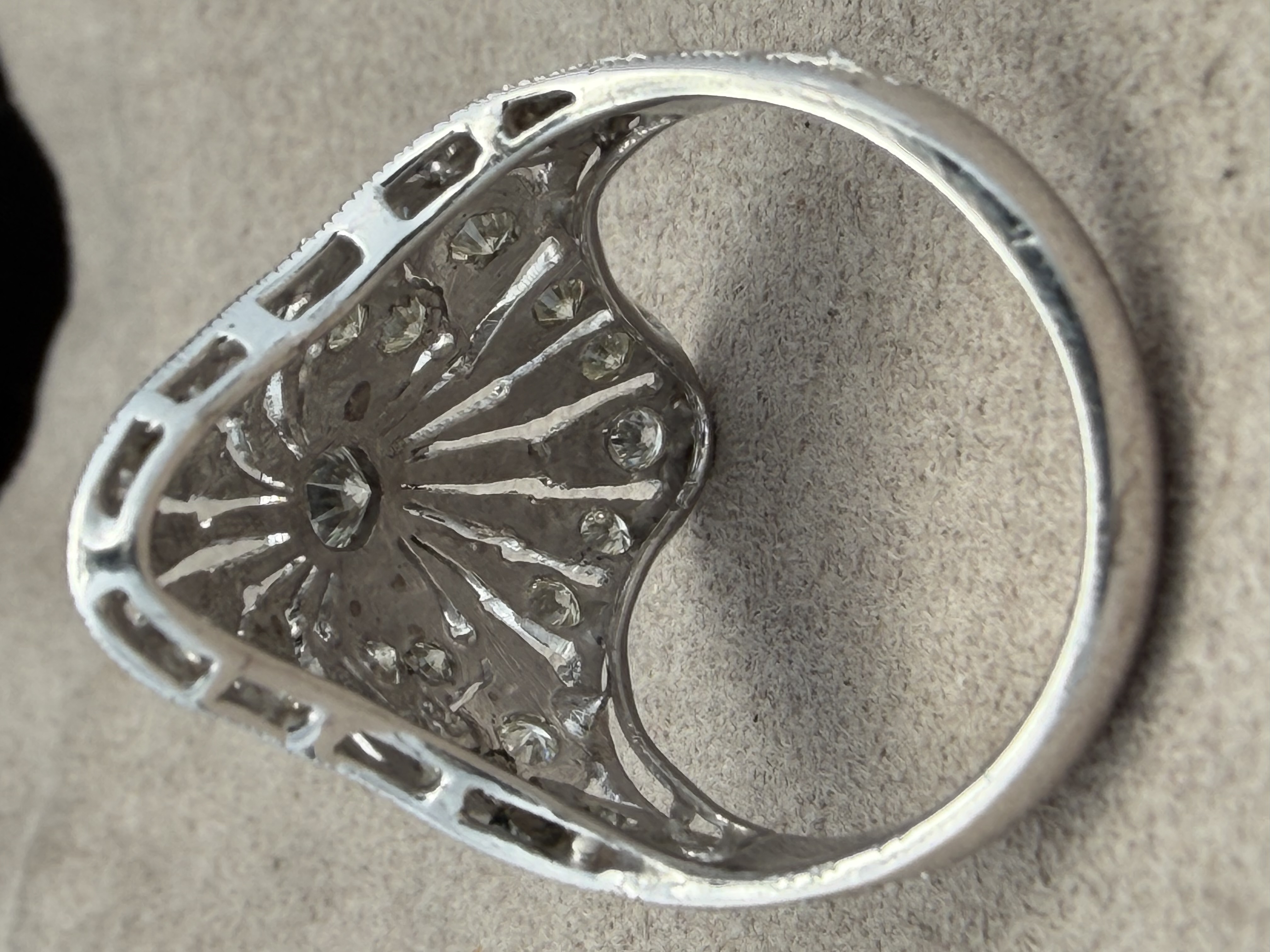18k White Gold Filigree Diamond Ring