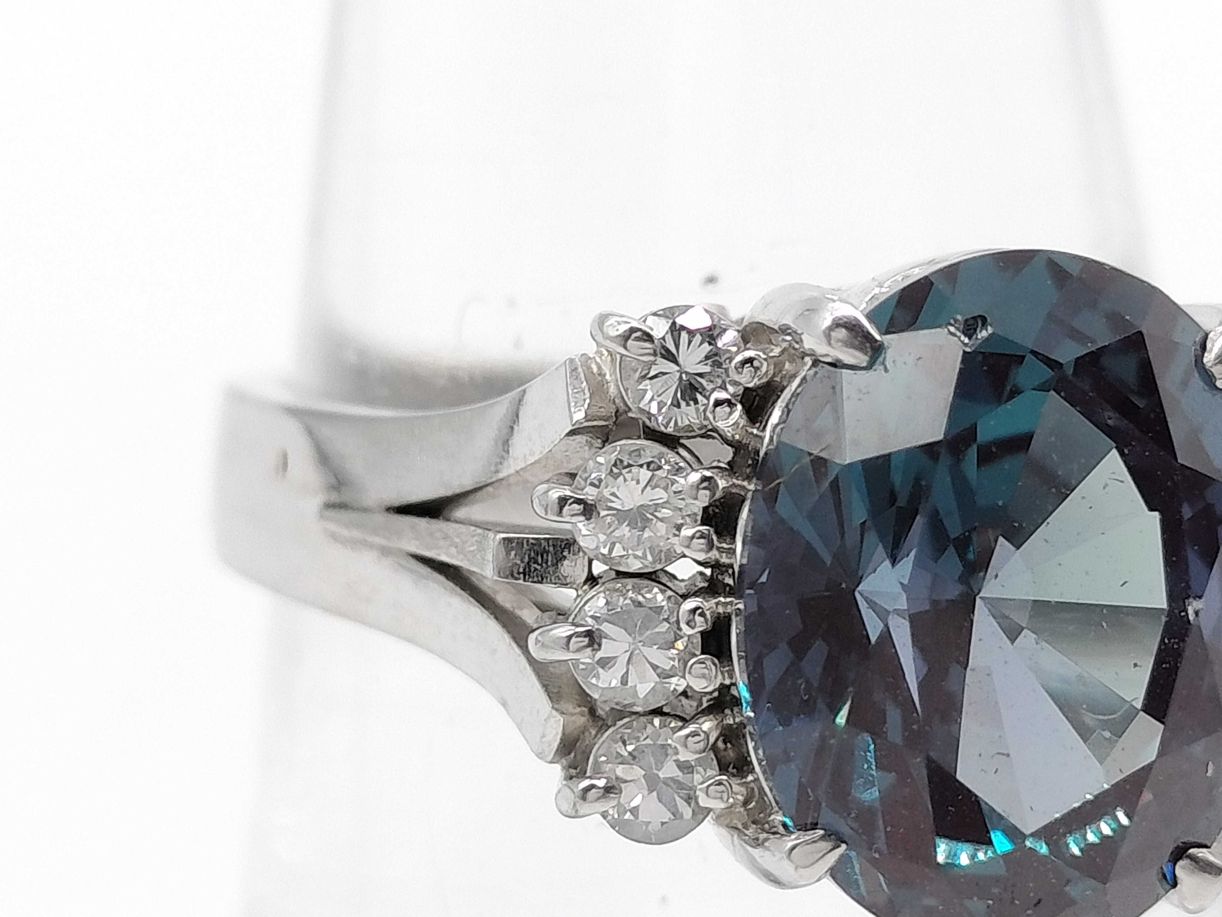 Kyocera Crescent Vert 3.64 Carat Recrystallized Alexandrite and Diamond Platinum Ring