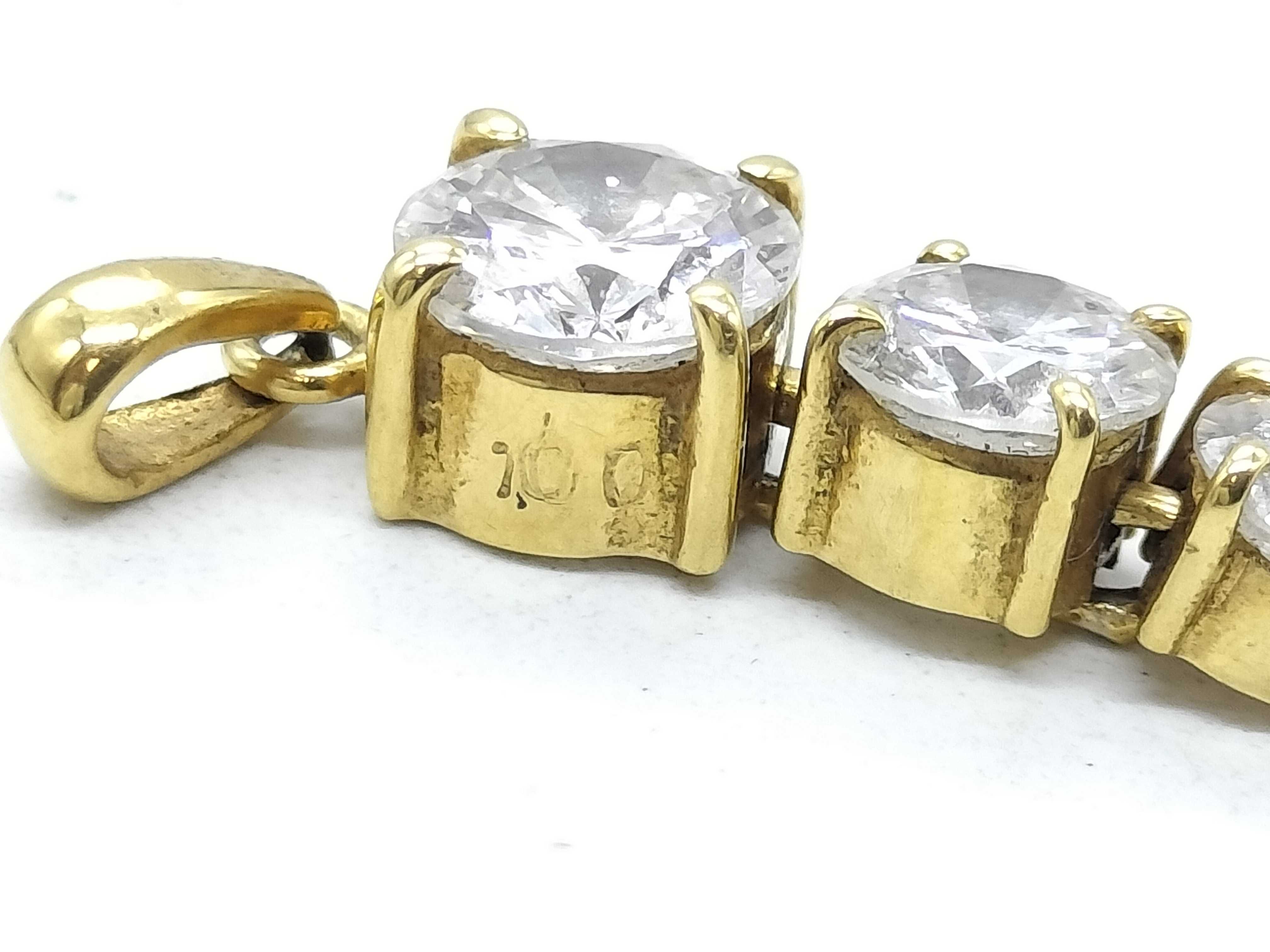 1.00 Carat Three Stone Graduated Diamond Journey Pendant in 18K Yellow Gold