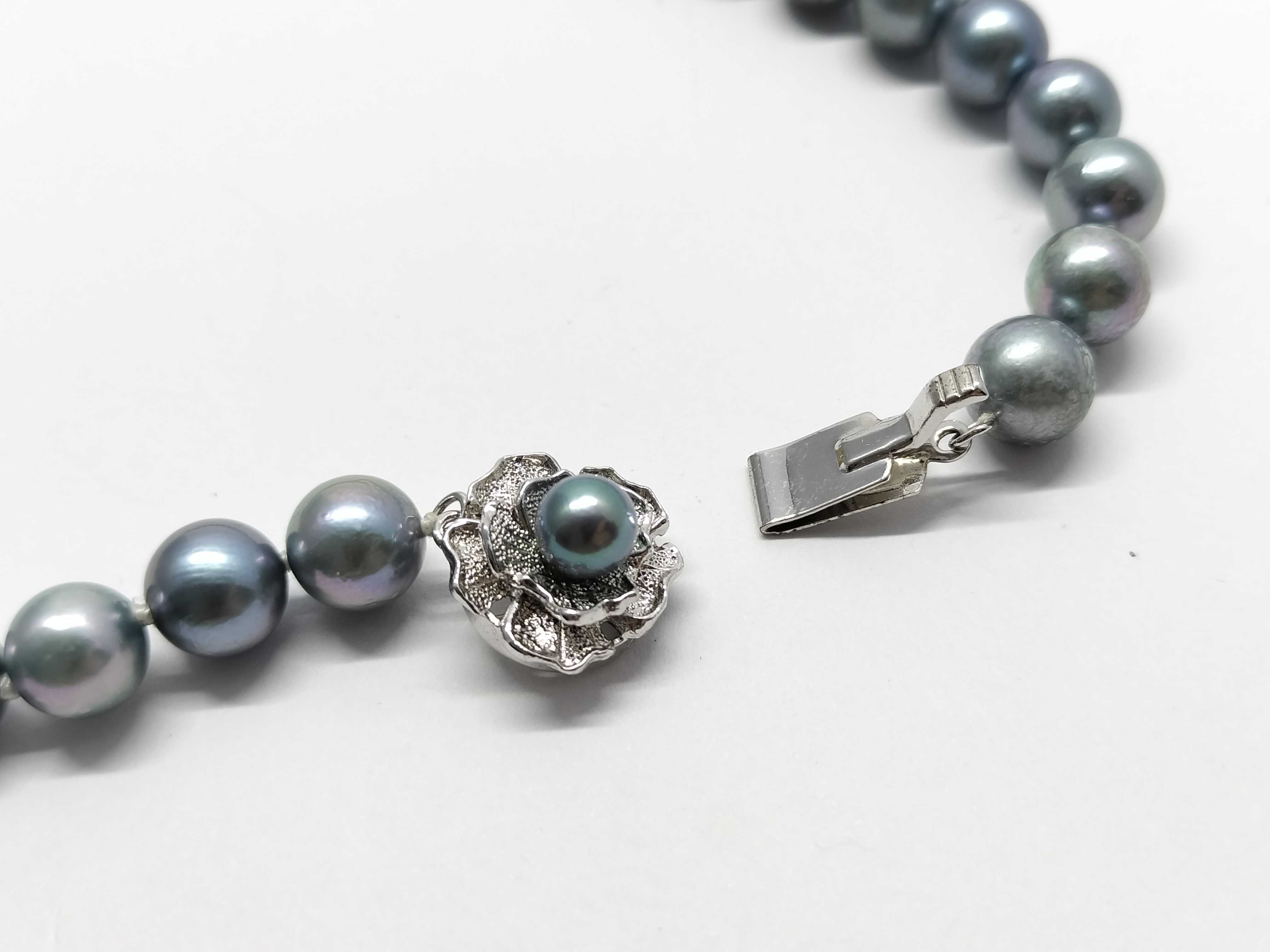 Silver and 8.0-9.0mm Silver-Gray Cultured Pearl Necklace