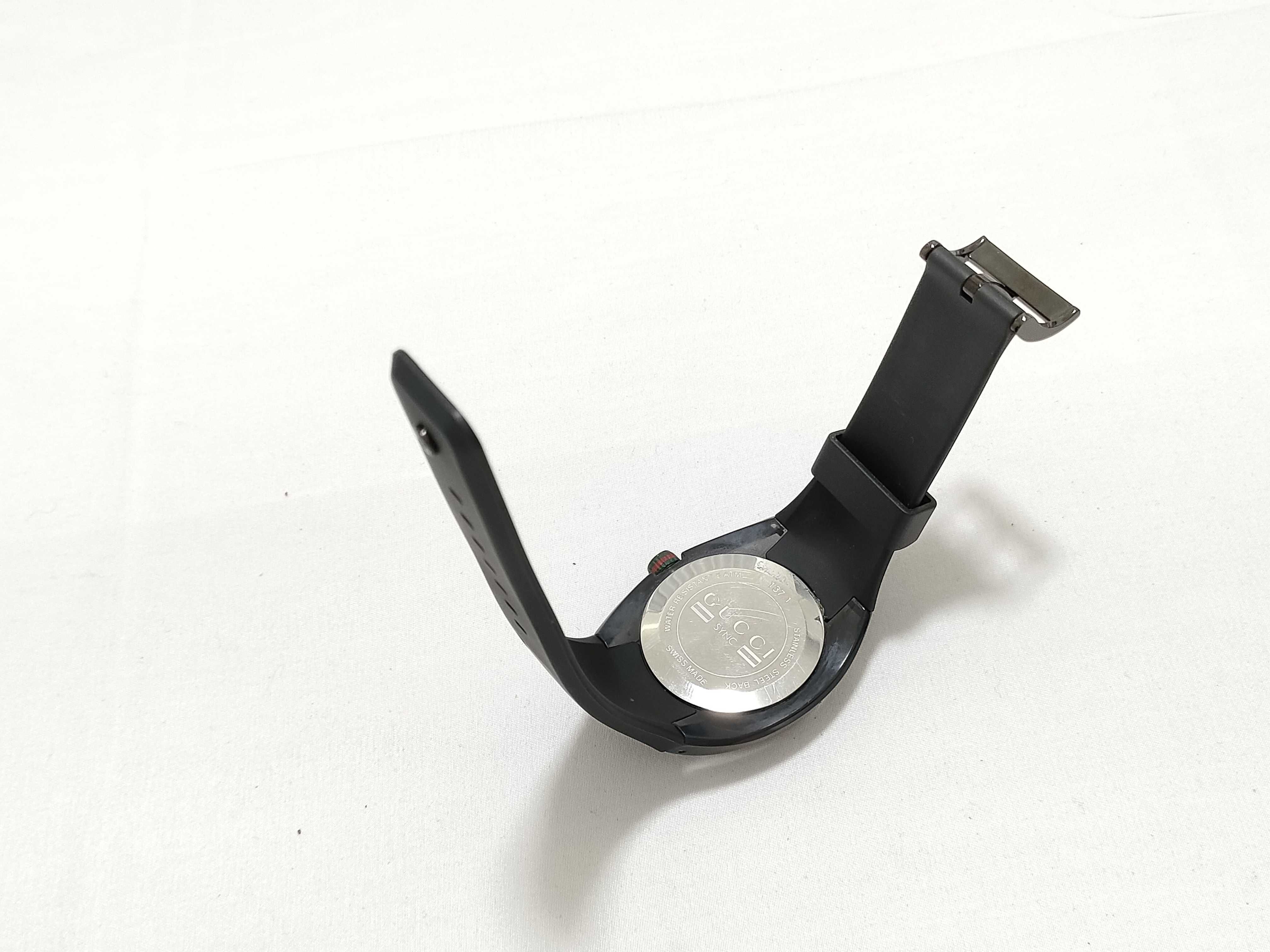 Gucci Sync 137.1 Black Resin and Rubber Wristwatch