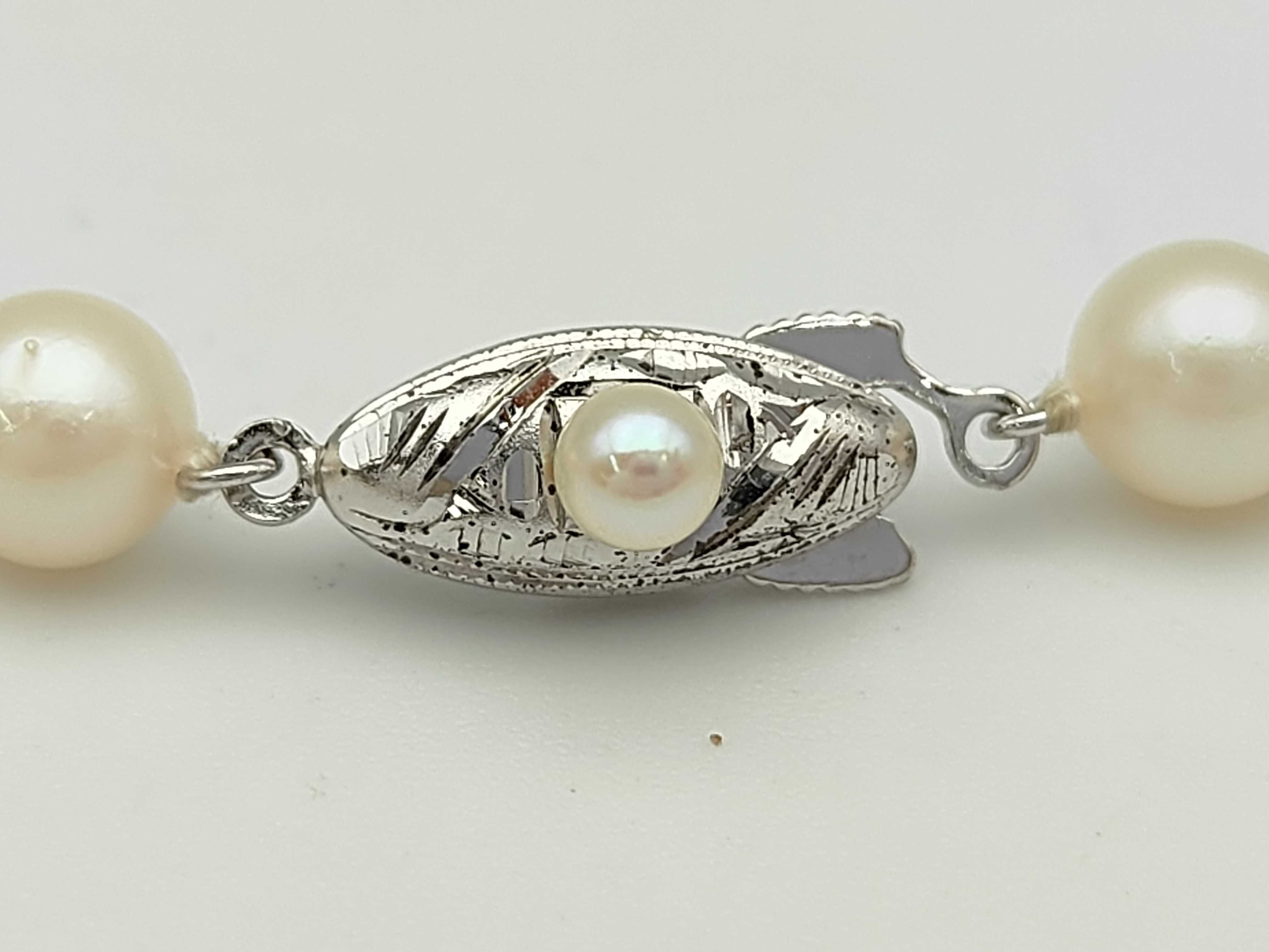 Vintage Silver and Cream Cultured Pearl Strand Necklace 19 Inch
