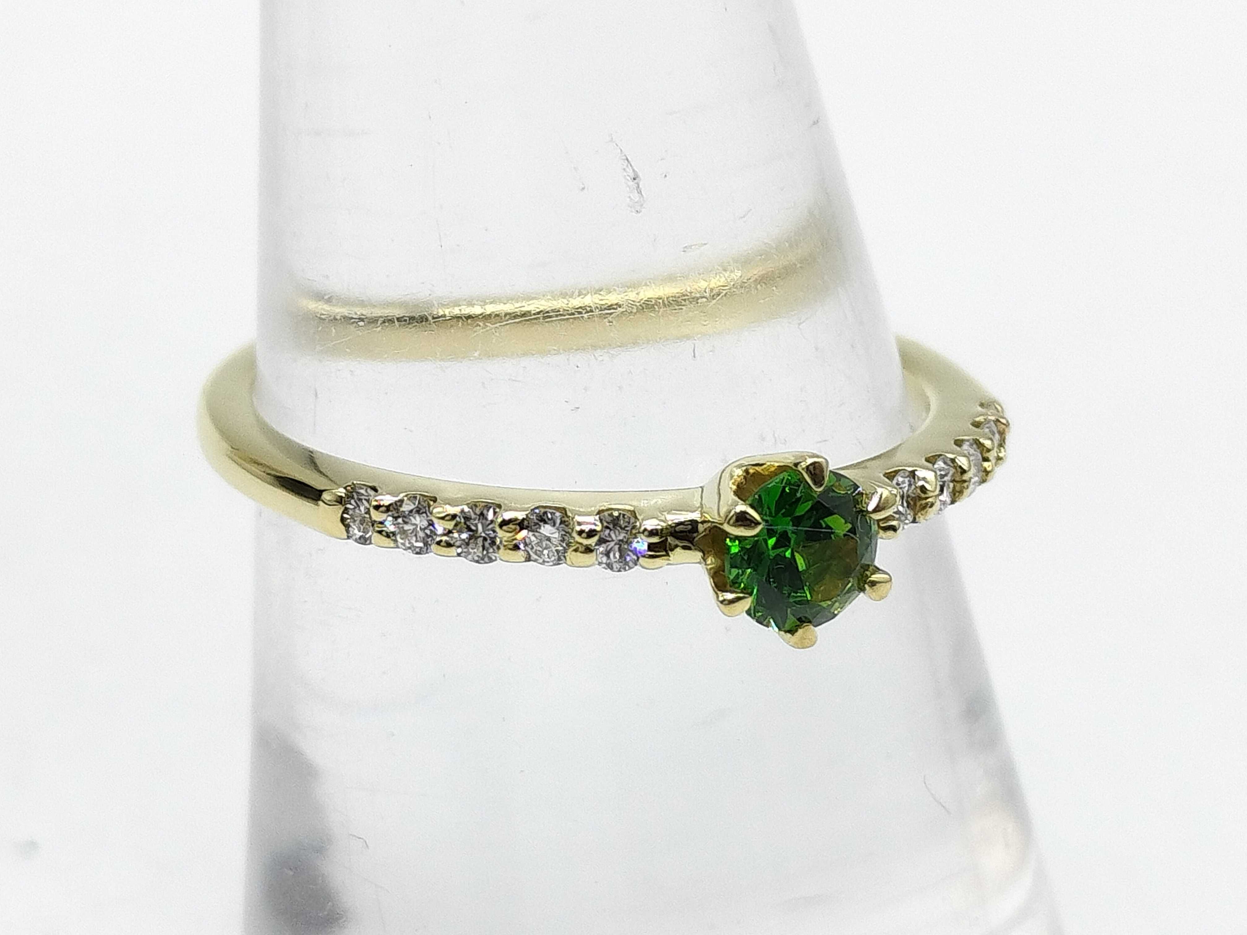 18 Karat Yellow Gold 0.26ct Demantoid Garnet and 0.12ctw Natural Diamond Ring Size 6.75