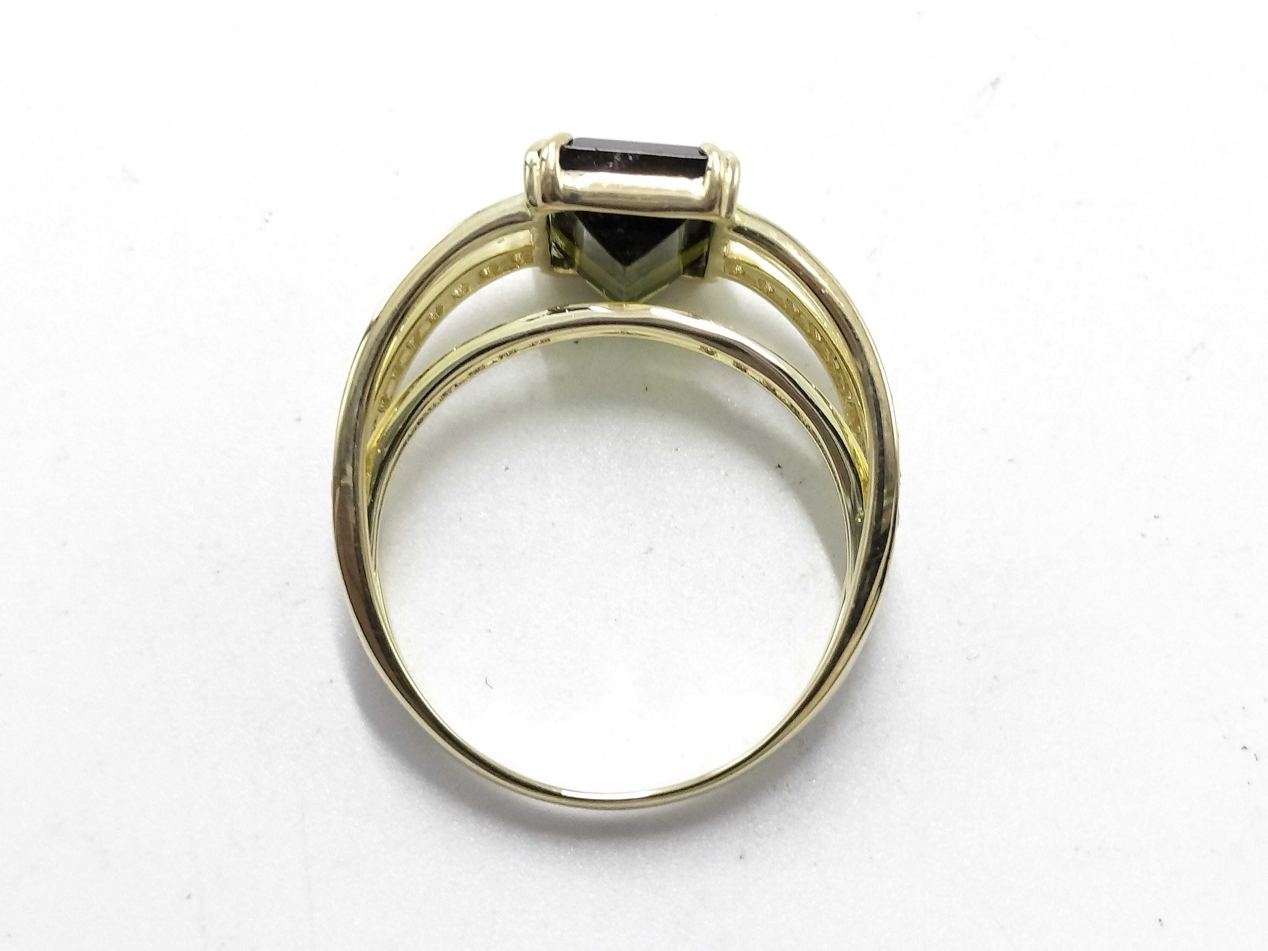 18 Karat Yellow Gold 3.37ct Bi-Color Tourmaline and 0.55ctw Natural Diamond Ring