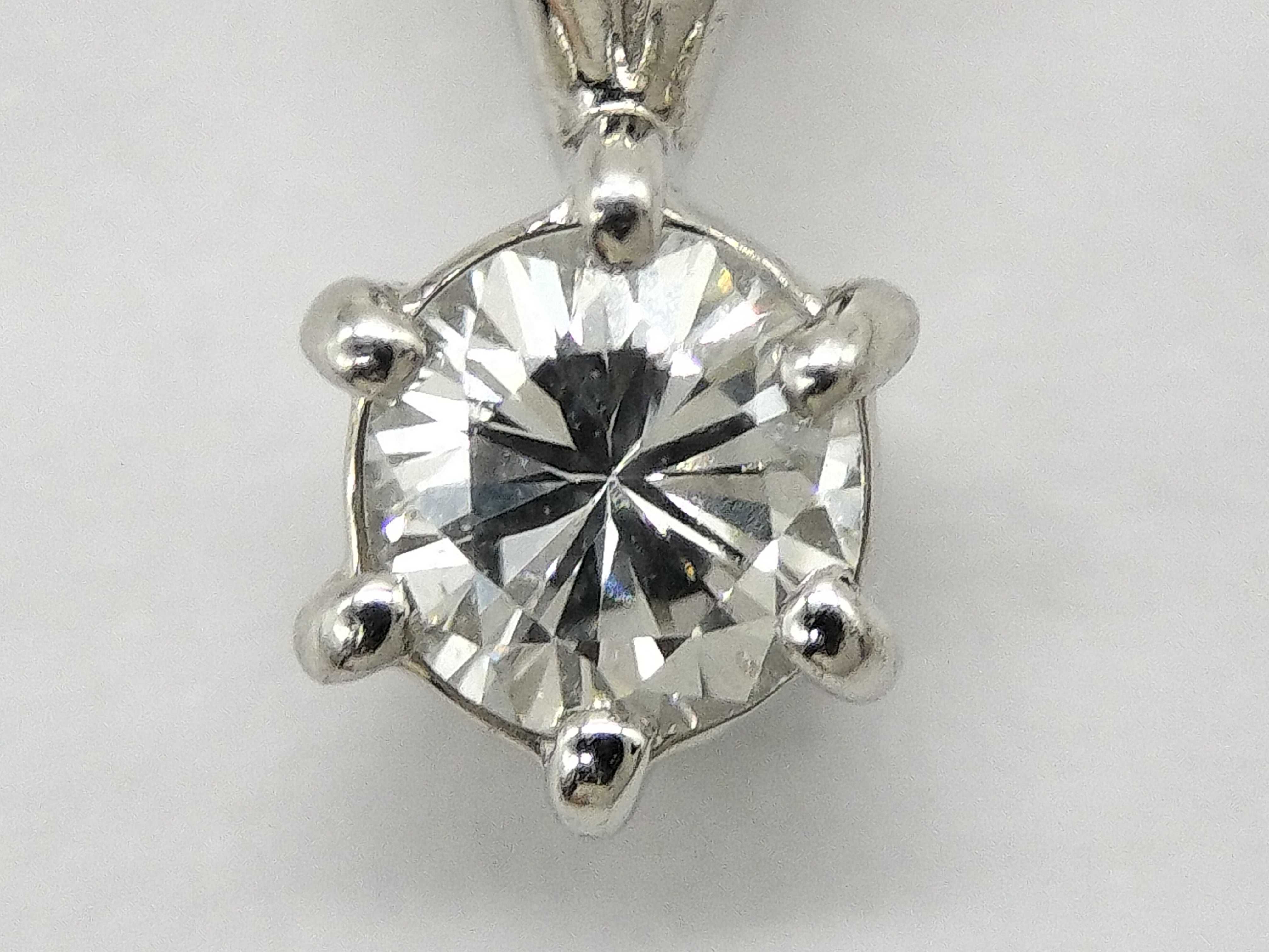 Pt900 Platinum and 0.20ct Natural Diamond Solitaire Pendant