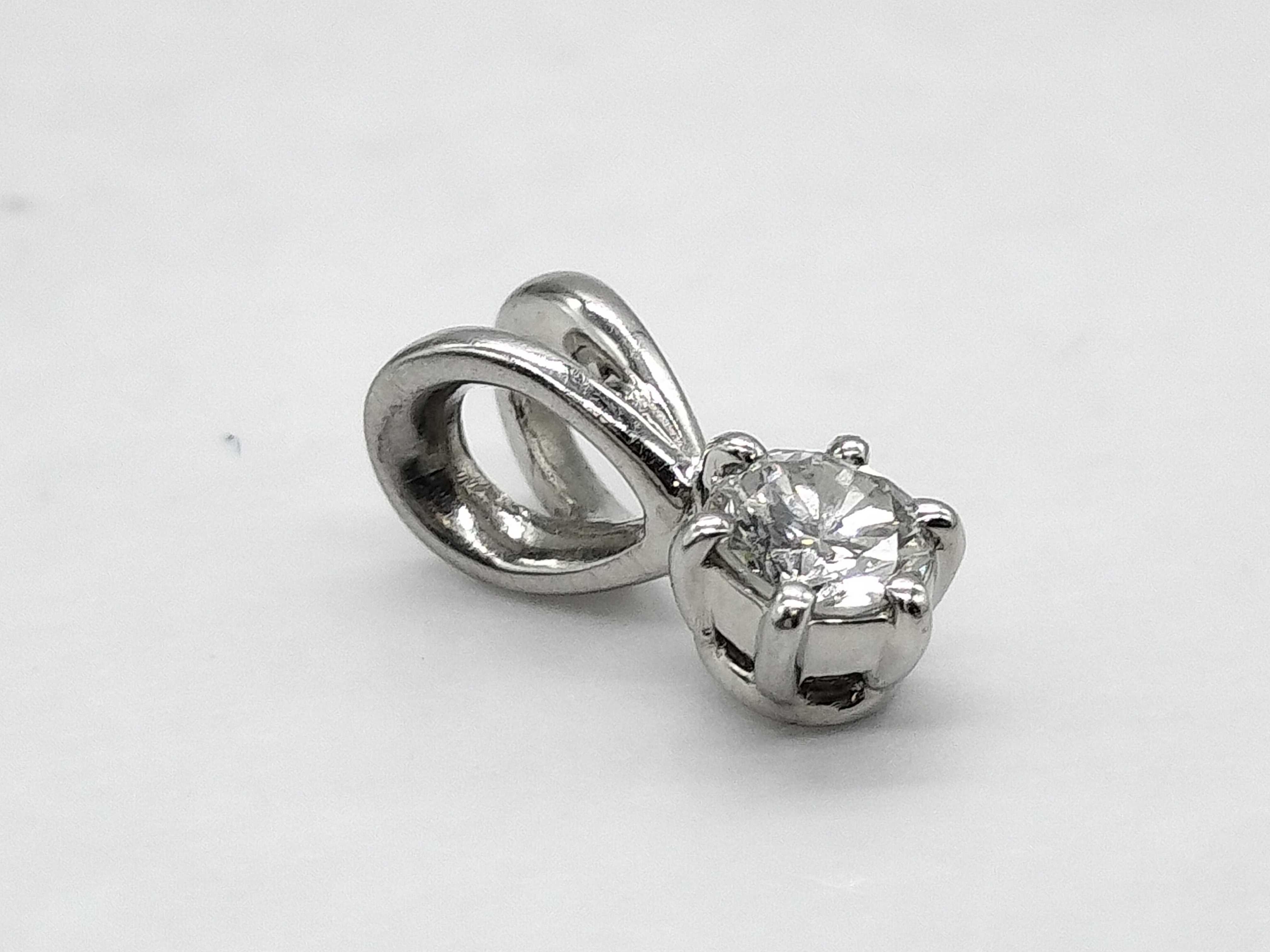 Pt900 Platinum and 0.20ct Natural Diamond Solitaire Pendant