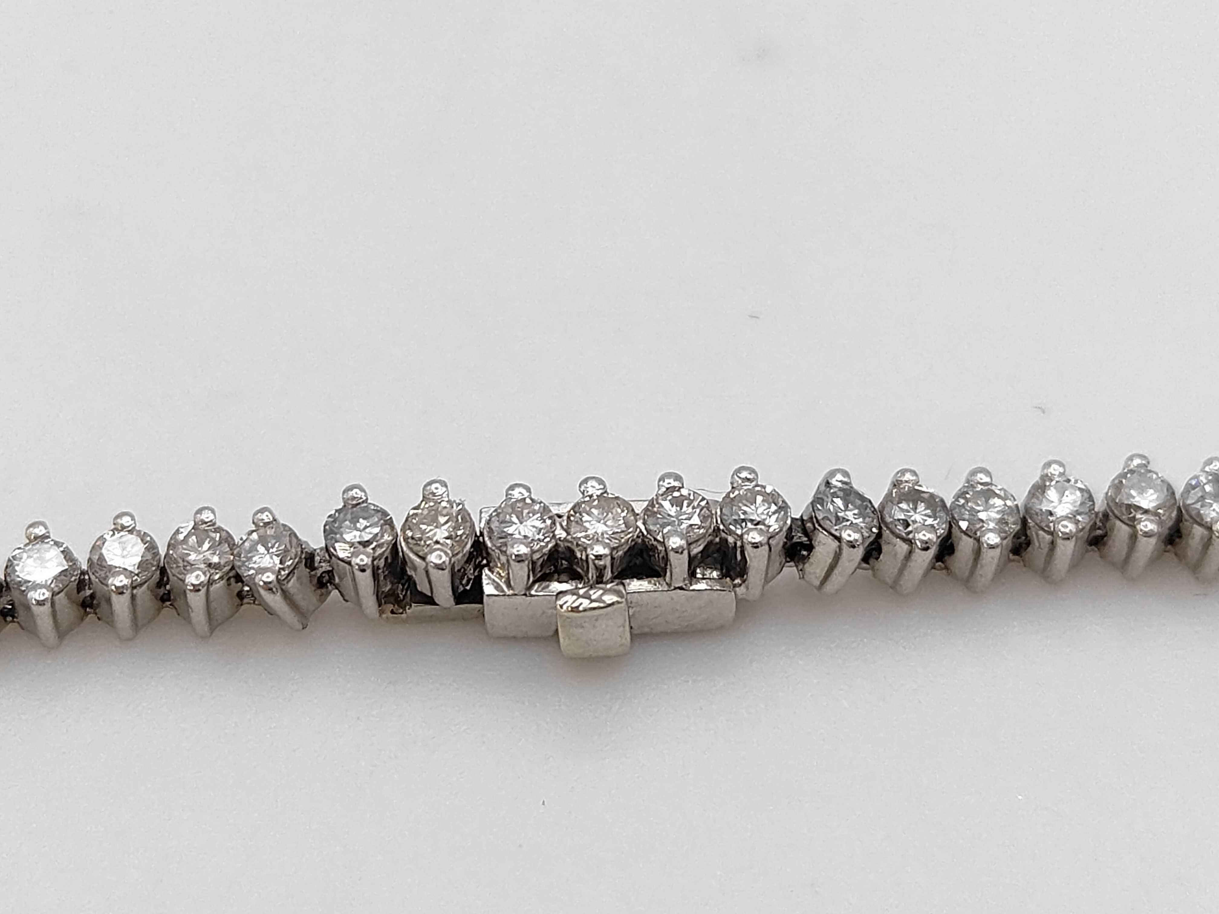 Pt900 Platinum and 3.05ctw Natural Diamond Tennis Bracelet