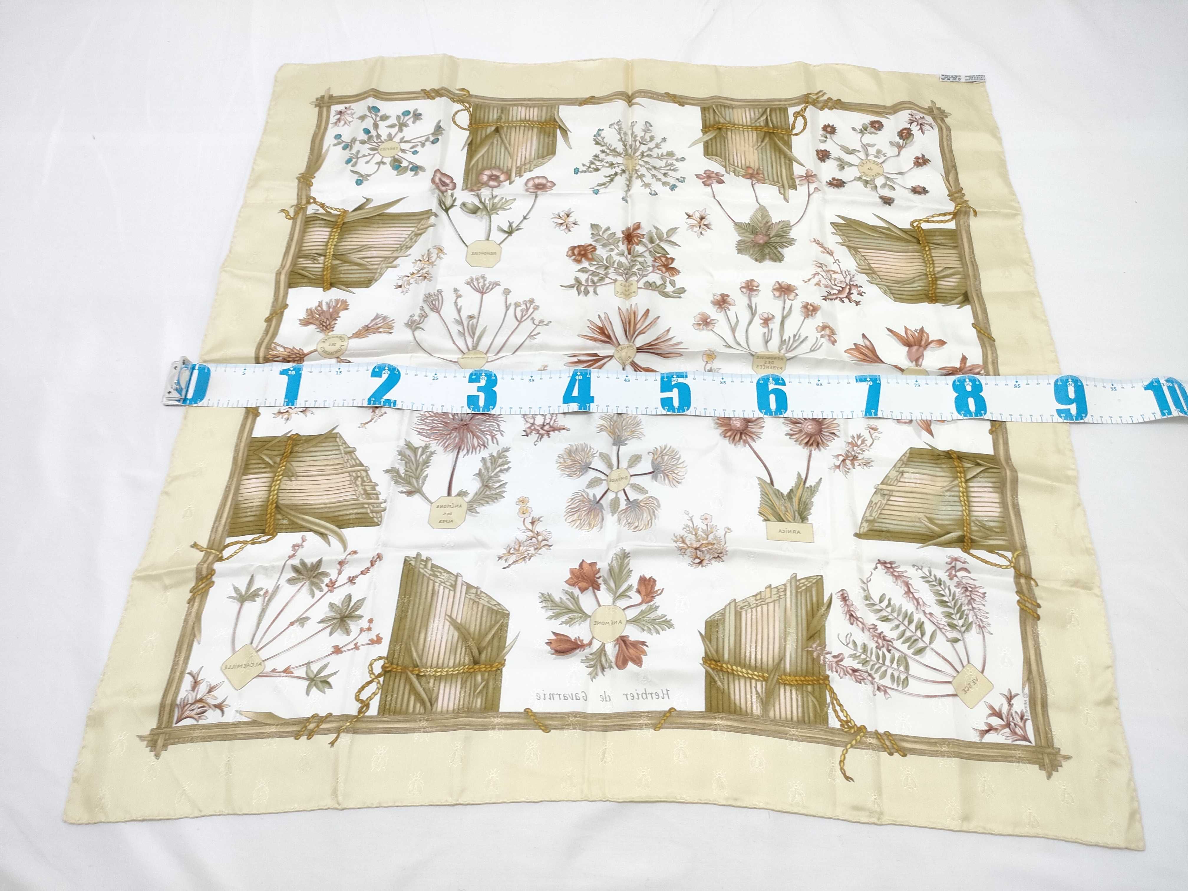 Vintage Hermes Herbier de Gavarnie (Gavarnie Herbarium) Cream Silk Carre 90
