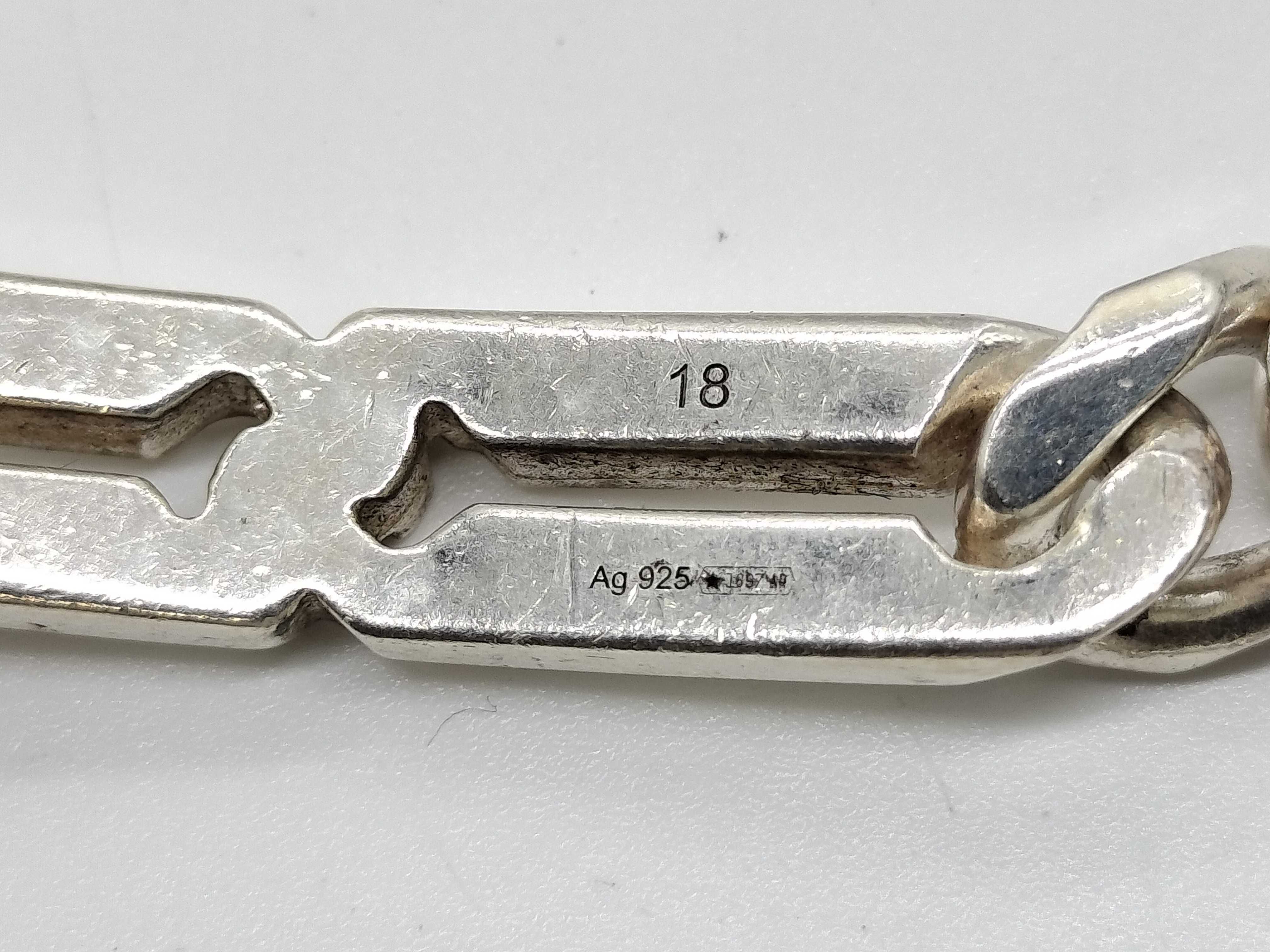 Gucci Infinity Knot Sterling Silver Curb Link Bracelet Size 18