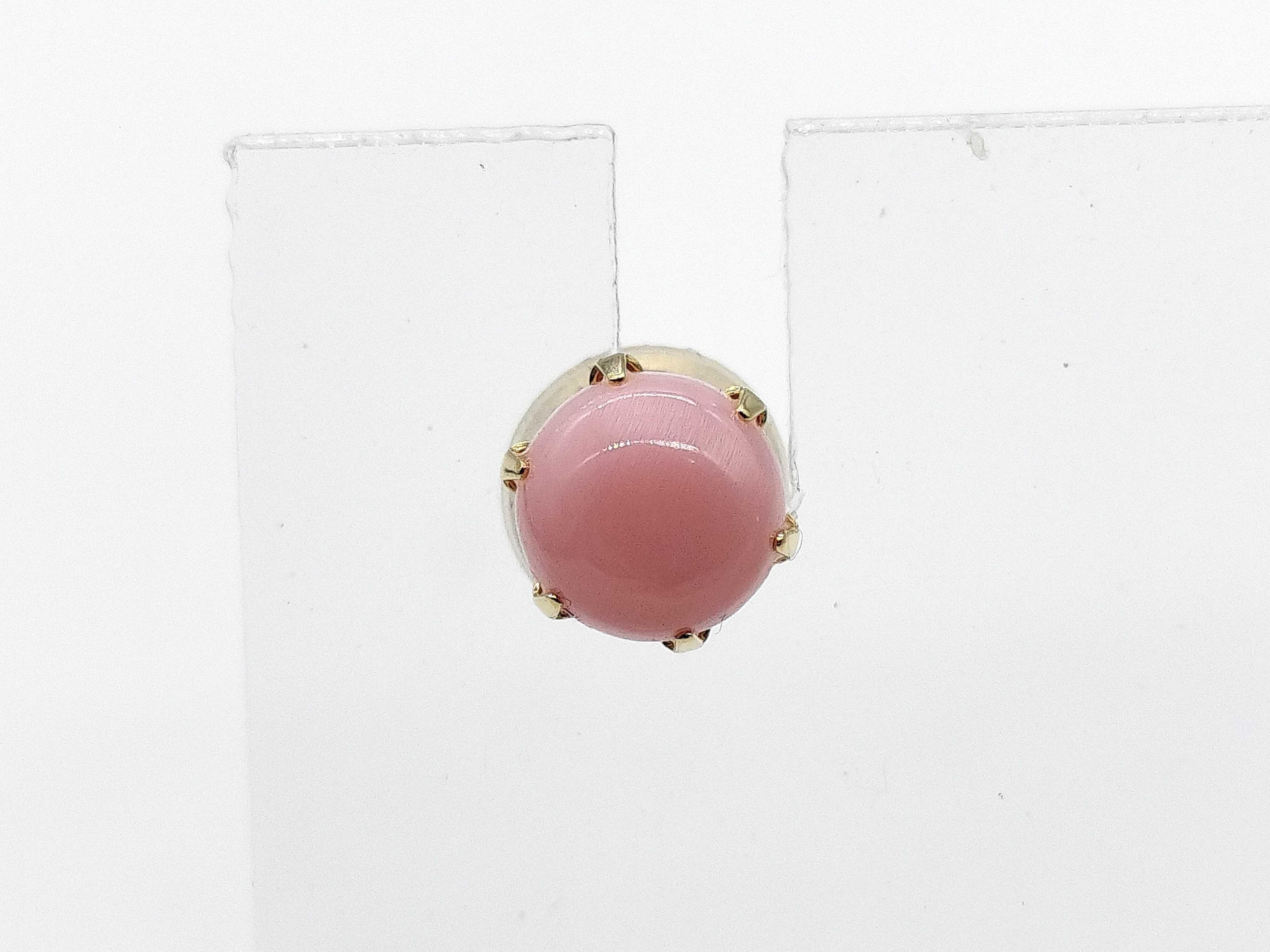 18 Karat Yellow Gold and Natural Pink Conch Shell Stud Earrings with Sorting Memo