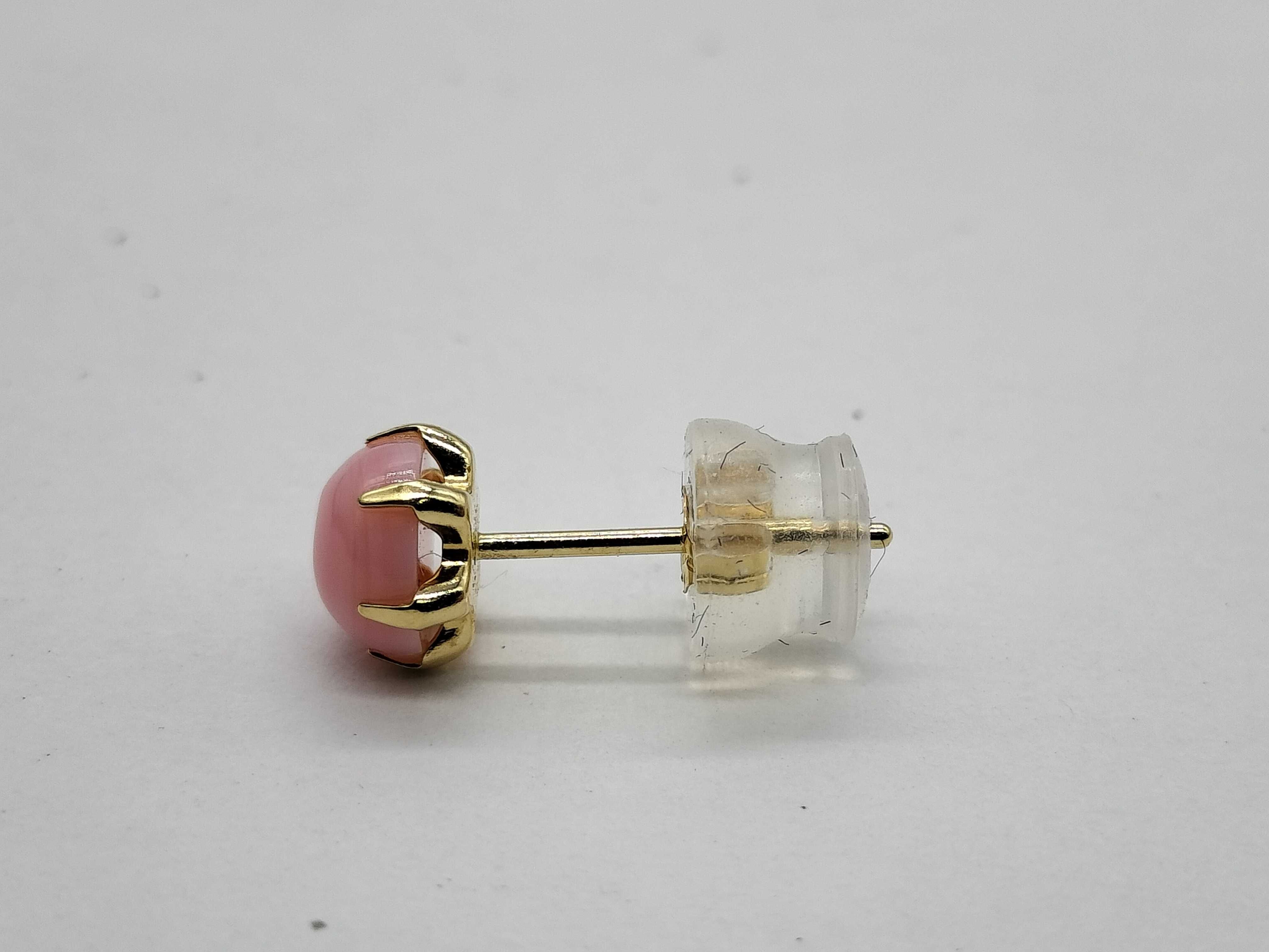 18 Karat Yellow Gold and Natural Pink Conch Shell Stud Earrings with Sorting Memo