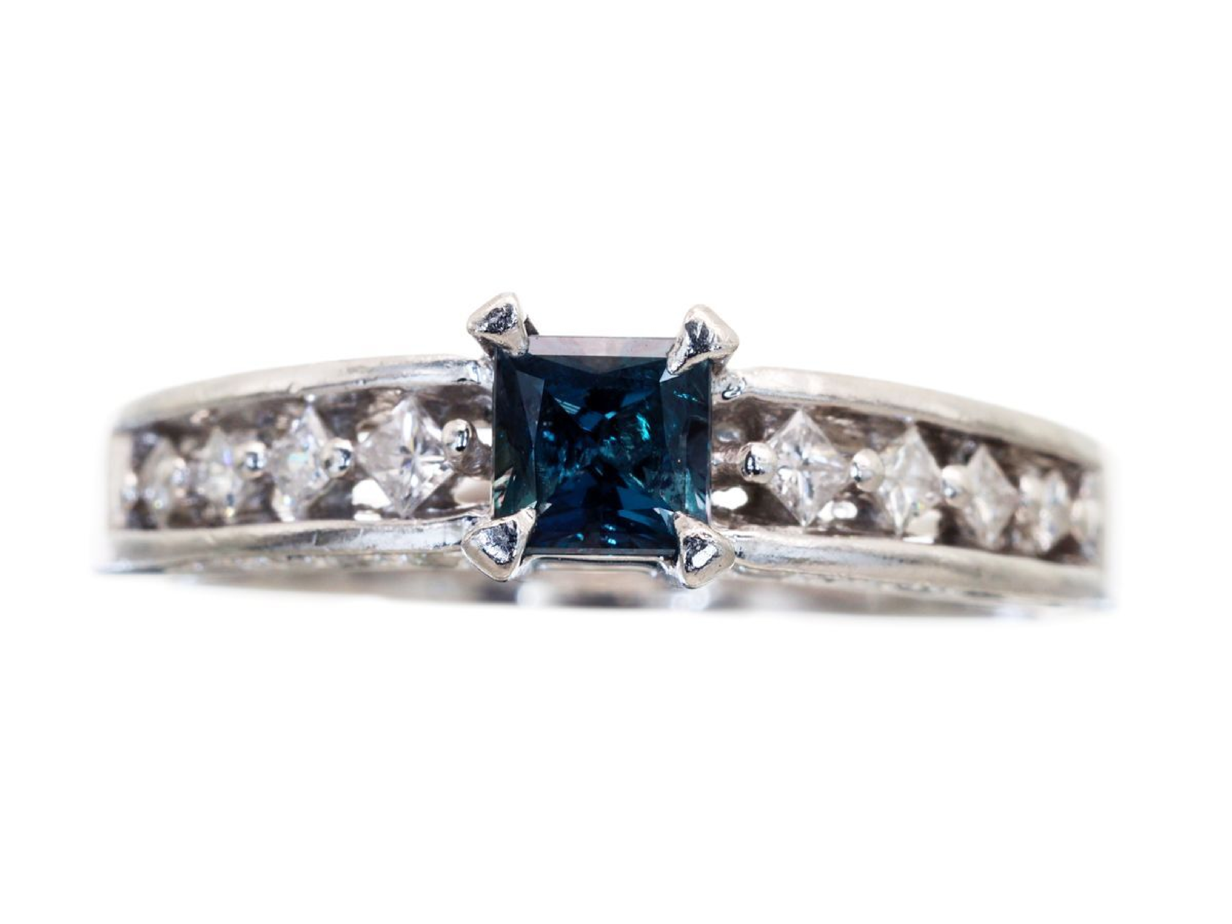 Pt900 Platinum 0.406ct Natural Color Change Alexandrite and 0.30ctw Natural Diamond Ring