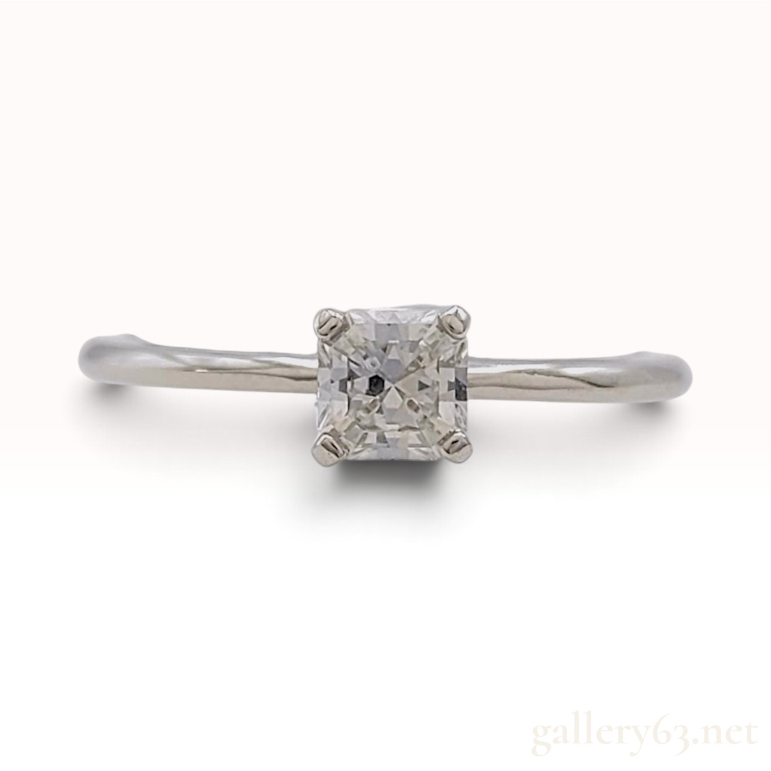 Tiffany & Co. Pt950 H-VS2 Diamond Solitaire Ring with Box and Certificate