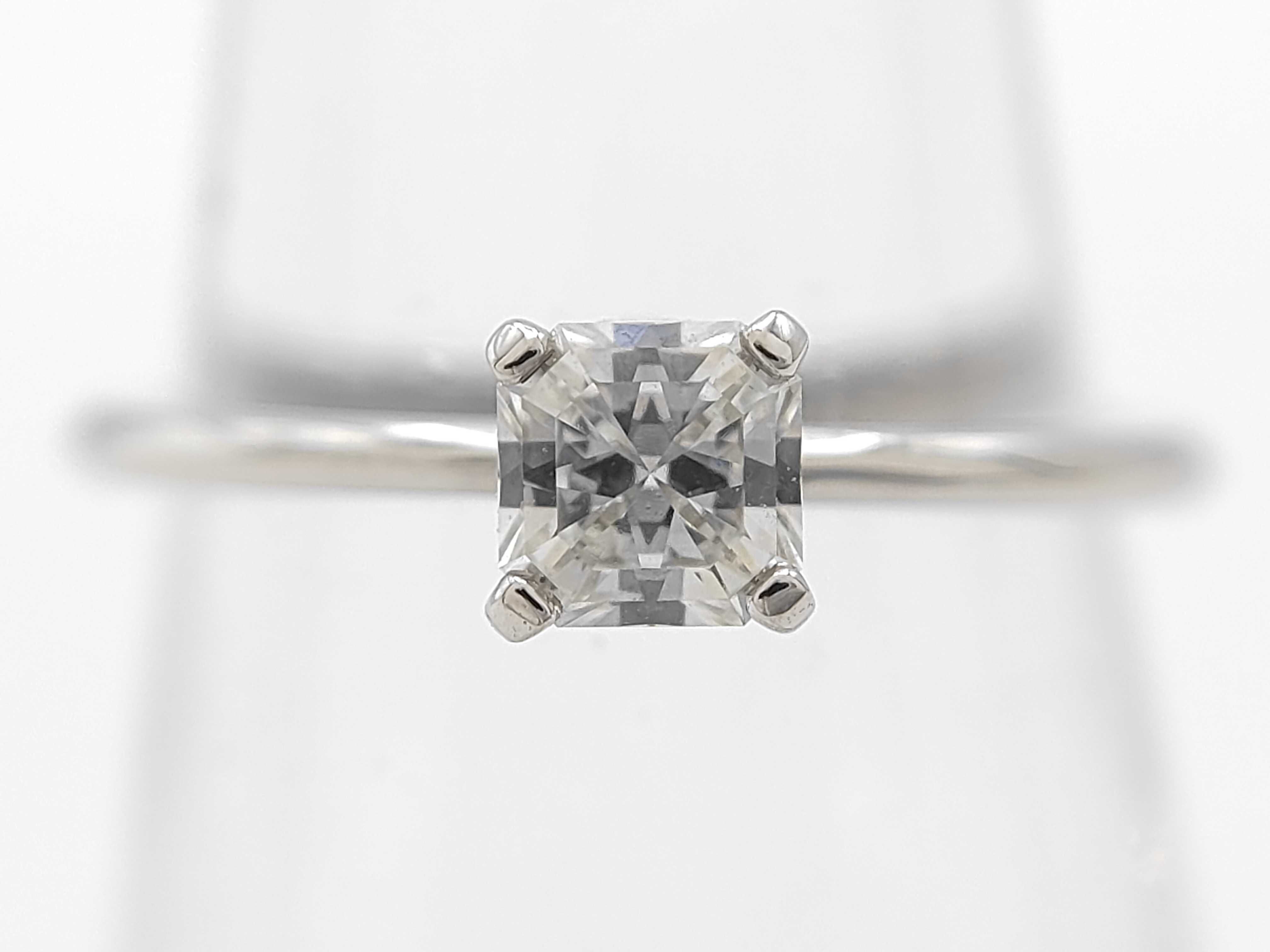 Tiffany & Co. Pt950 H-VS2 Diamond Solitaire Ring with Box and Certificate