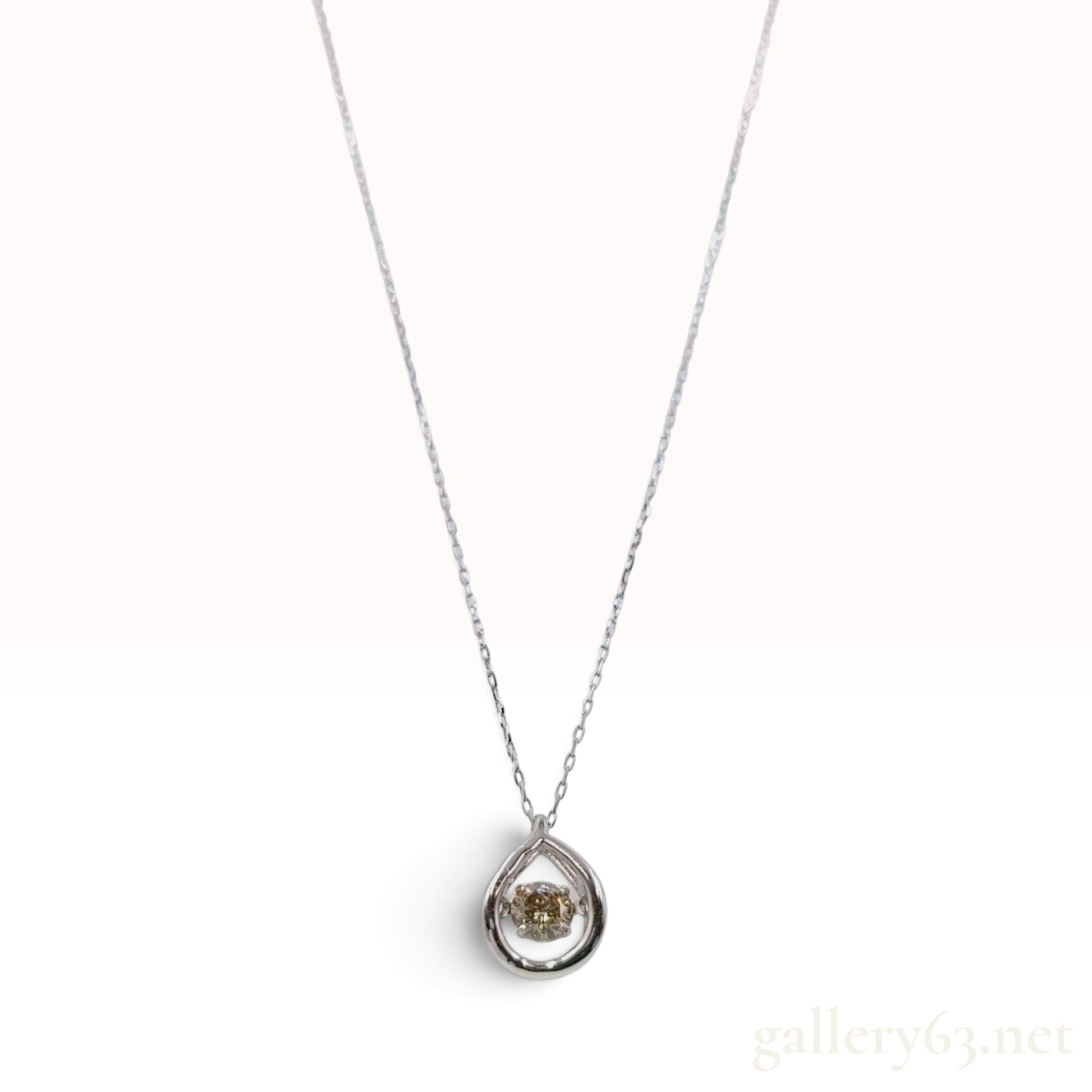 Pt900 and 0.20ct Natural Diamond Teardrop Dancing Stone Pendant Necklace