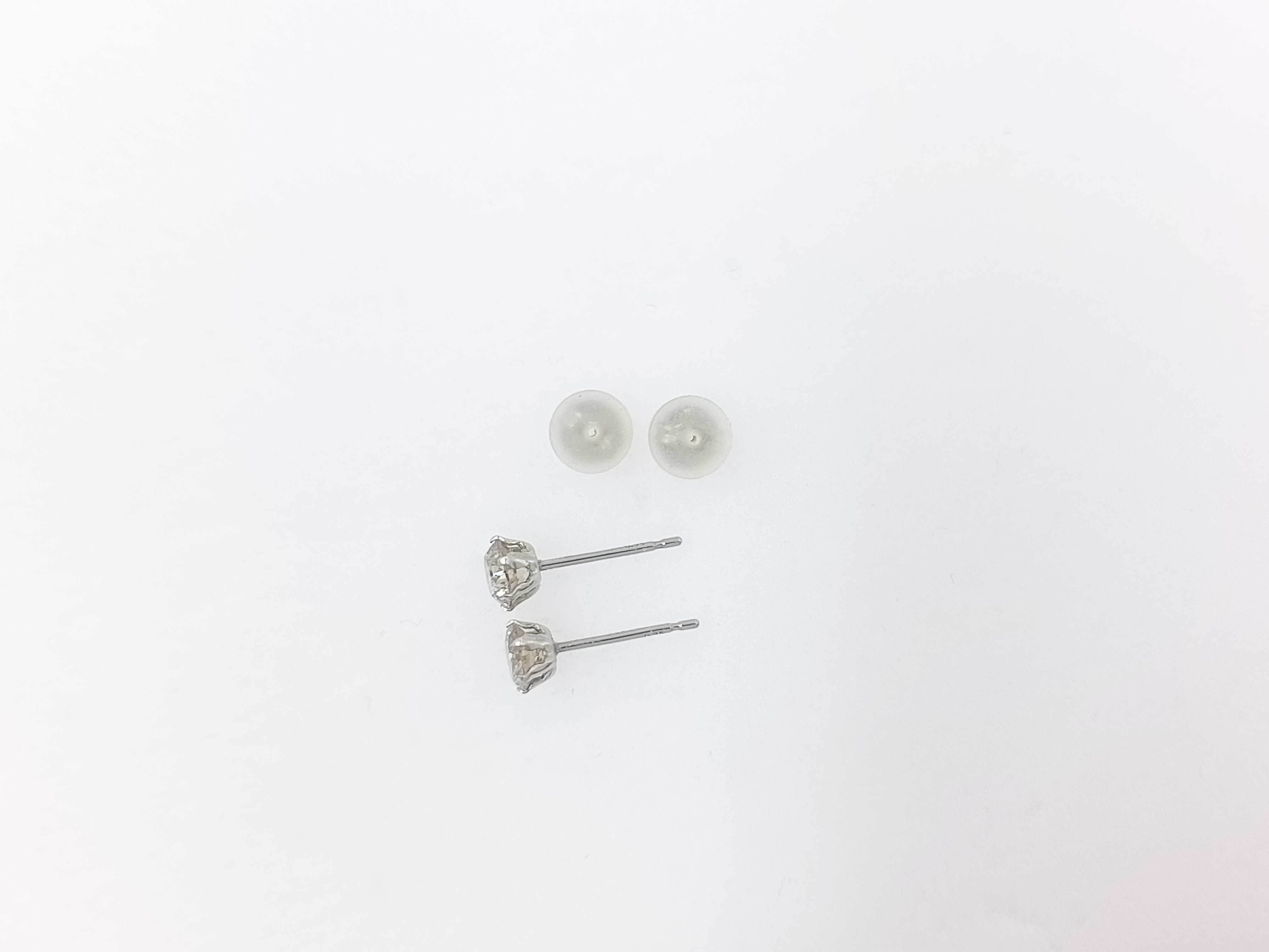 Alisa Pt900 0.70ctw Natural Diamond Stud Earrings with Box