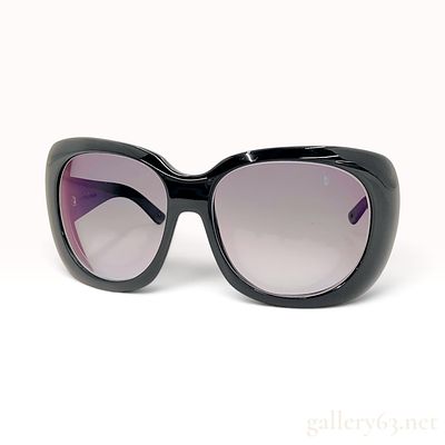 Bottega Veneta BV 42/S Black Acetate Oversized Sunglasses. These Bottega Veneta BV 42/S 