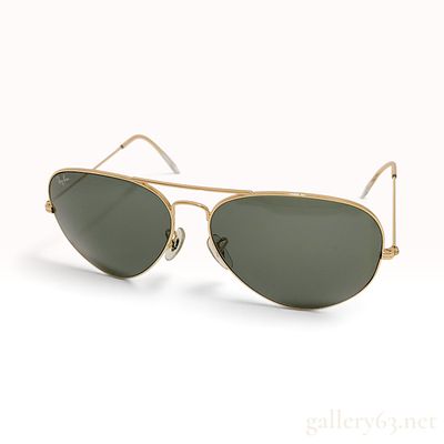 Ray-Ban RB 3026 Aviator Large Metal II Gold-Toned Metal Sunglasses. This pair of Ray-Ban RB 3026 