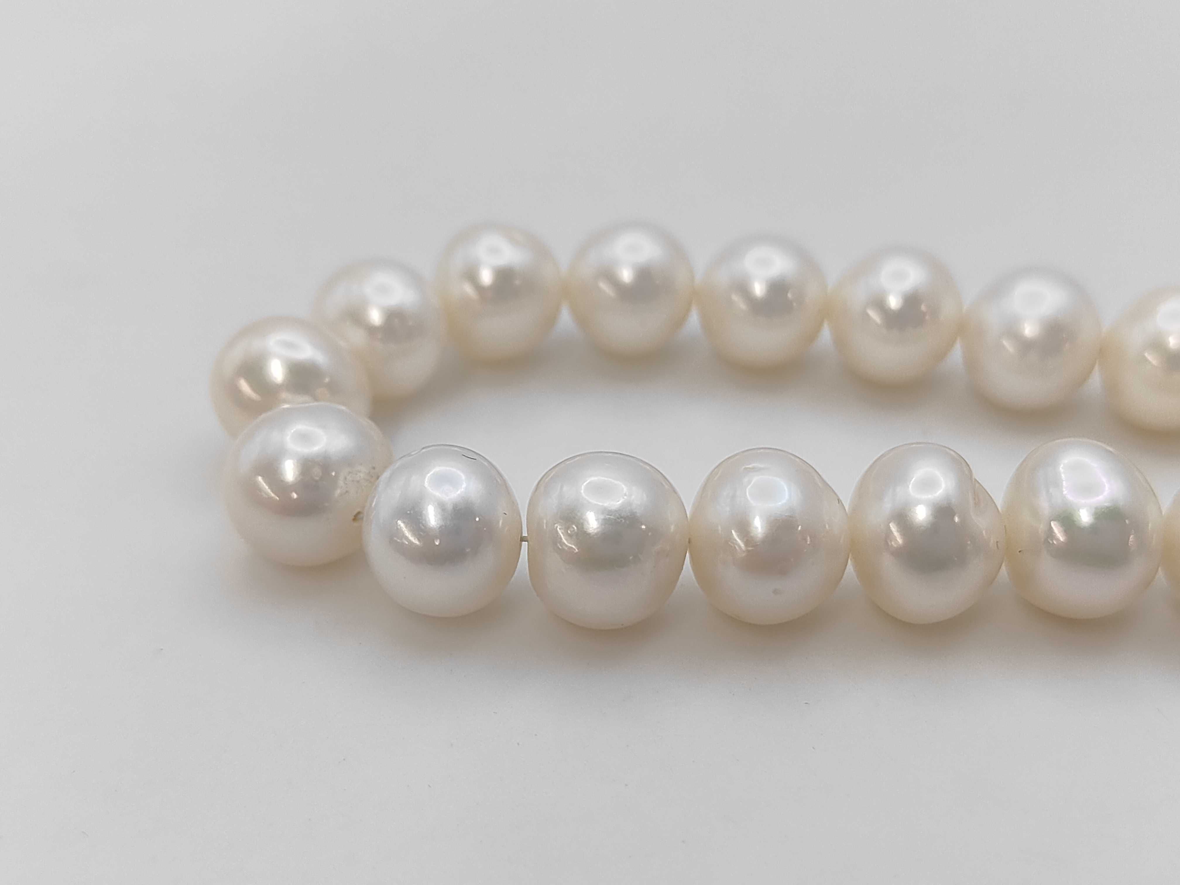 A Single Strand Cultured Pearl Necklace with Yellow Gold Toned Clasp
